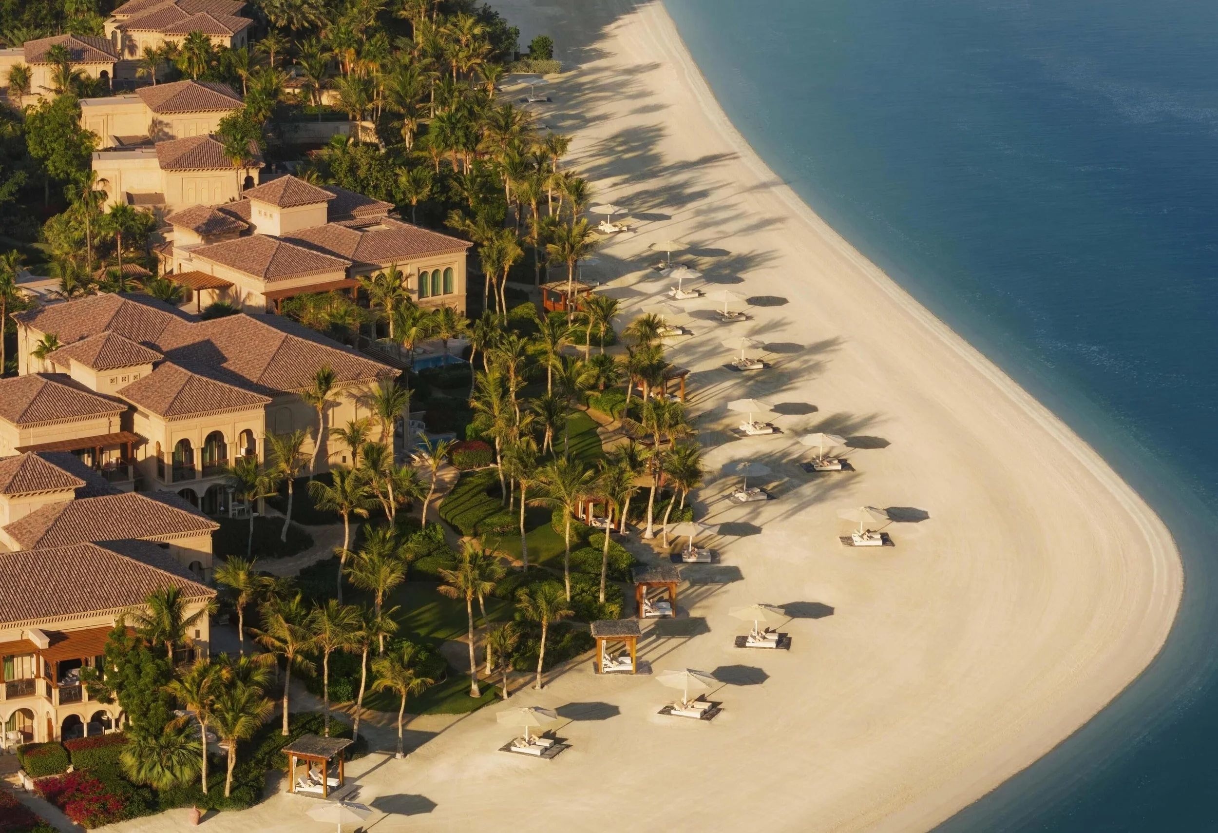 Dubai-32-Beachfront-Mansions-and-Shoreline.jpg