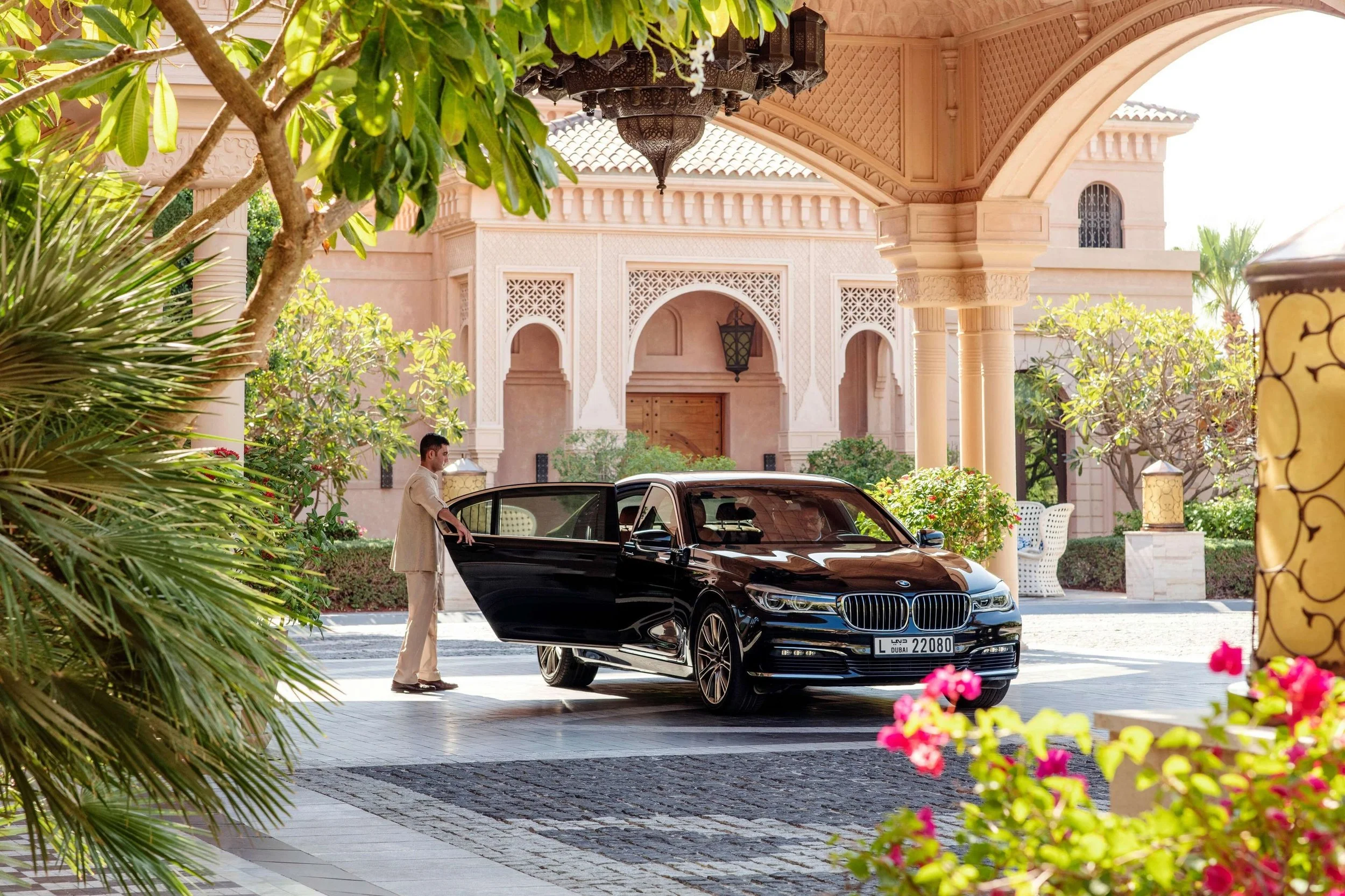 Dubai-36-Arrival-at-the-Porte-Cochere.jpg