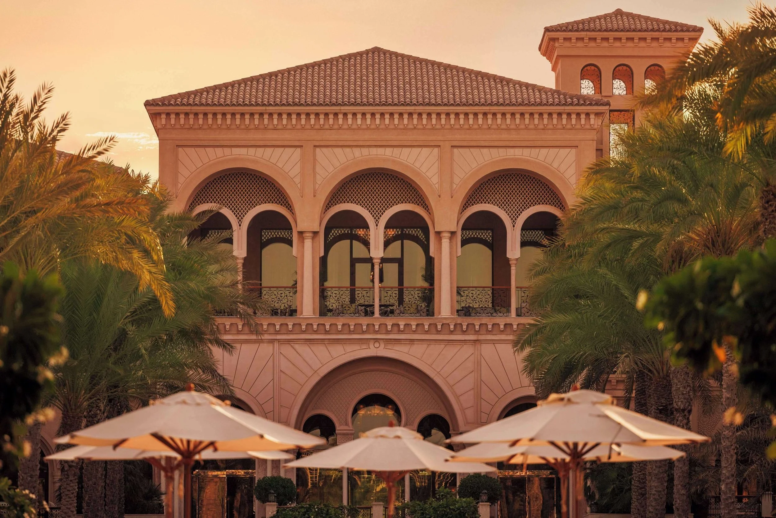 Dubai-38-Manor-House-Facade-in-Warm-Light.jpg