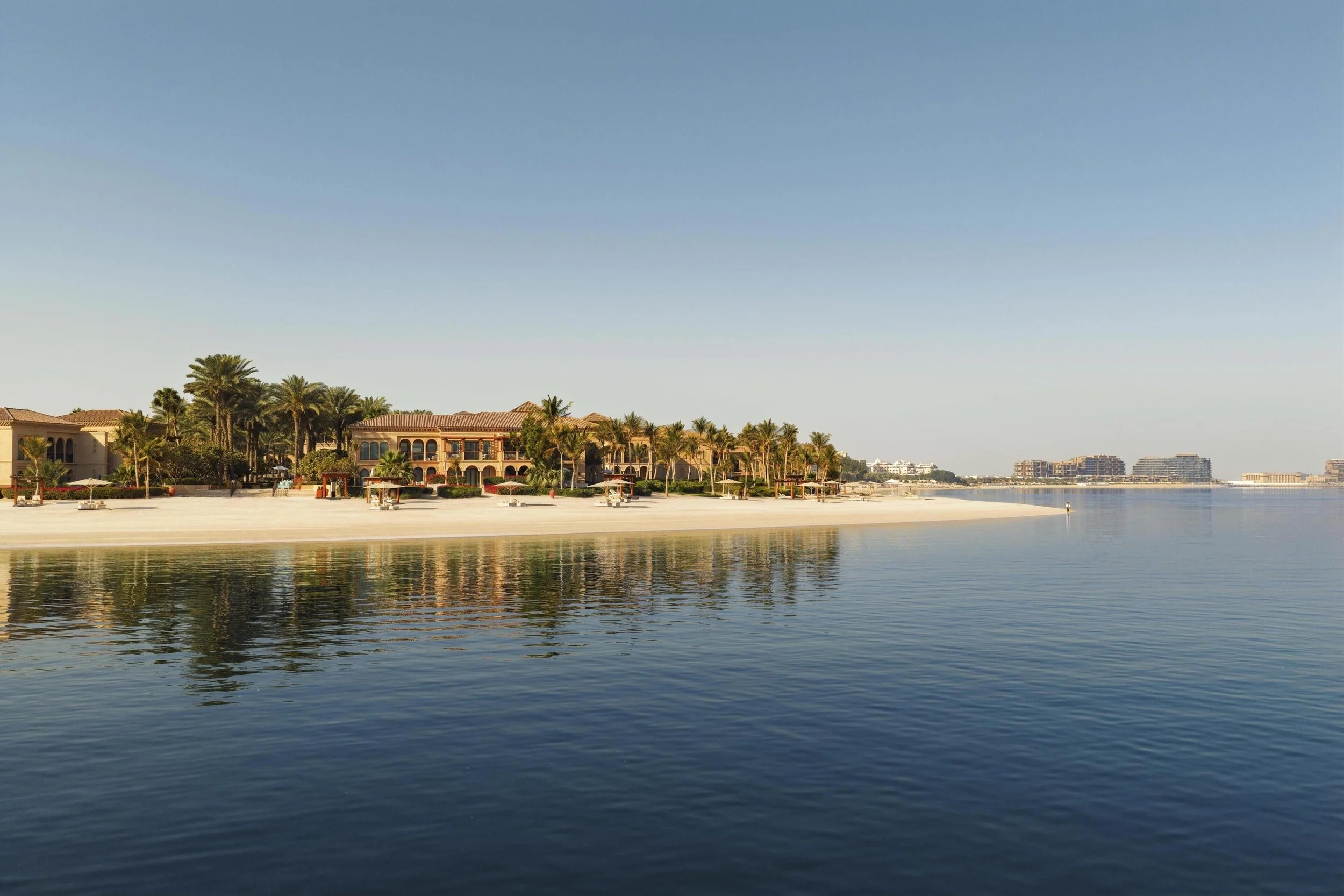 Dubai-40-Resort-Reflection-Across-the-Water.jpg