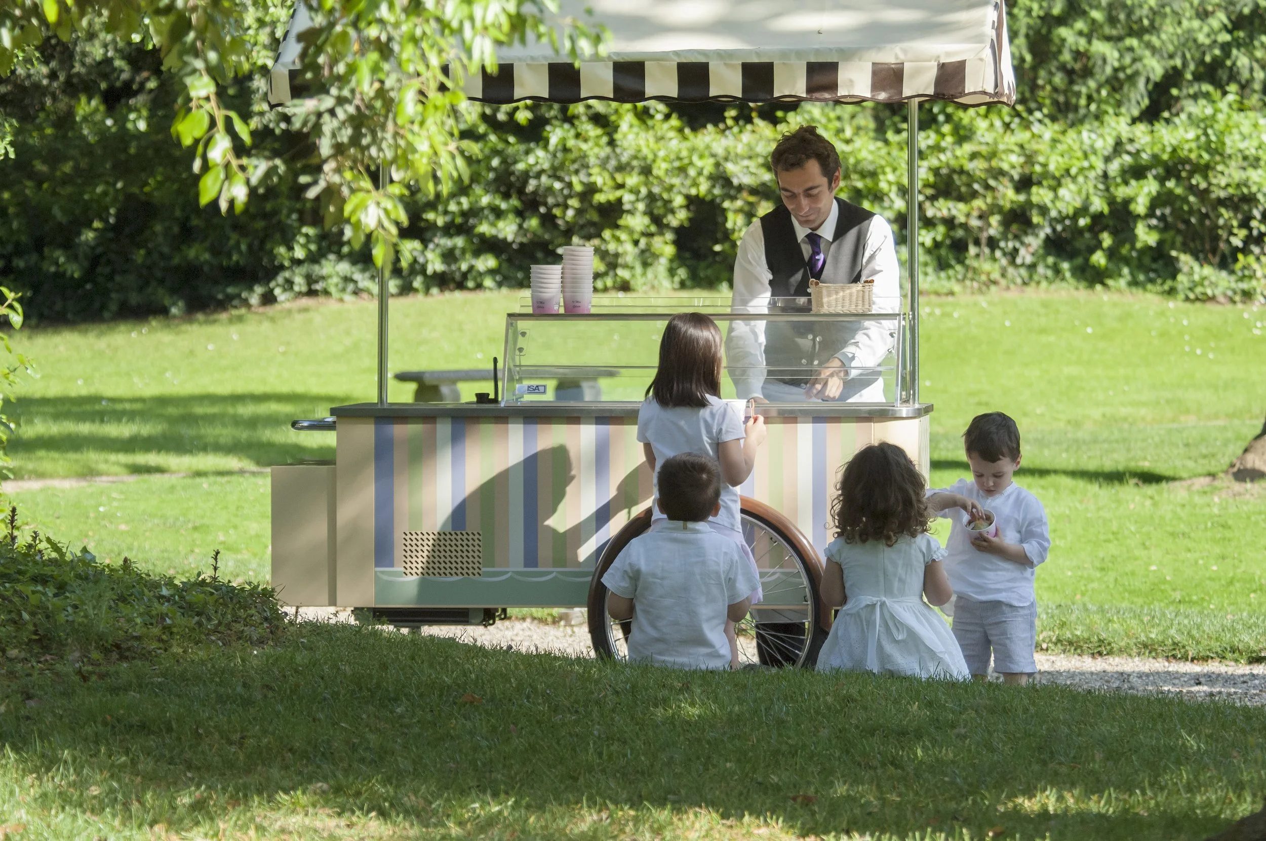 Four-Seasons-Firenze-Family-Time-in-the-Hotel-Garden.jpg