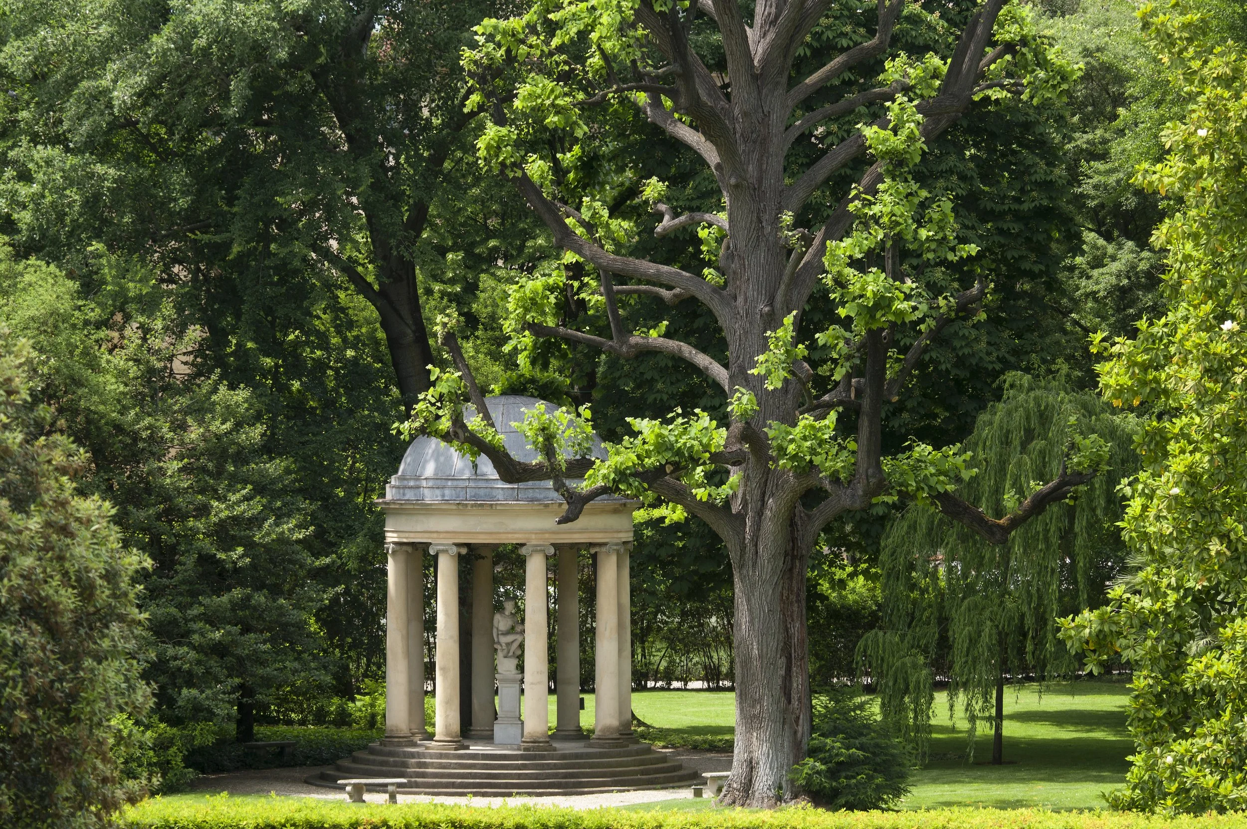 Four-Seasons-Firenze-Garden-Classical-Pavilion.jpg
