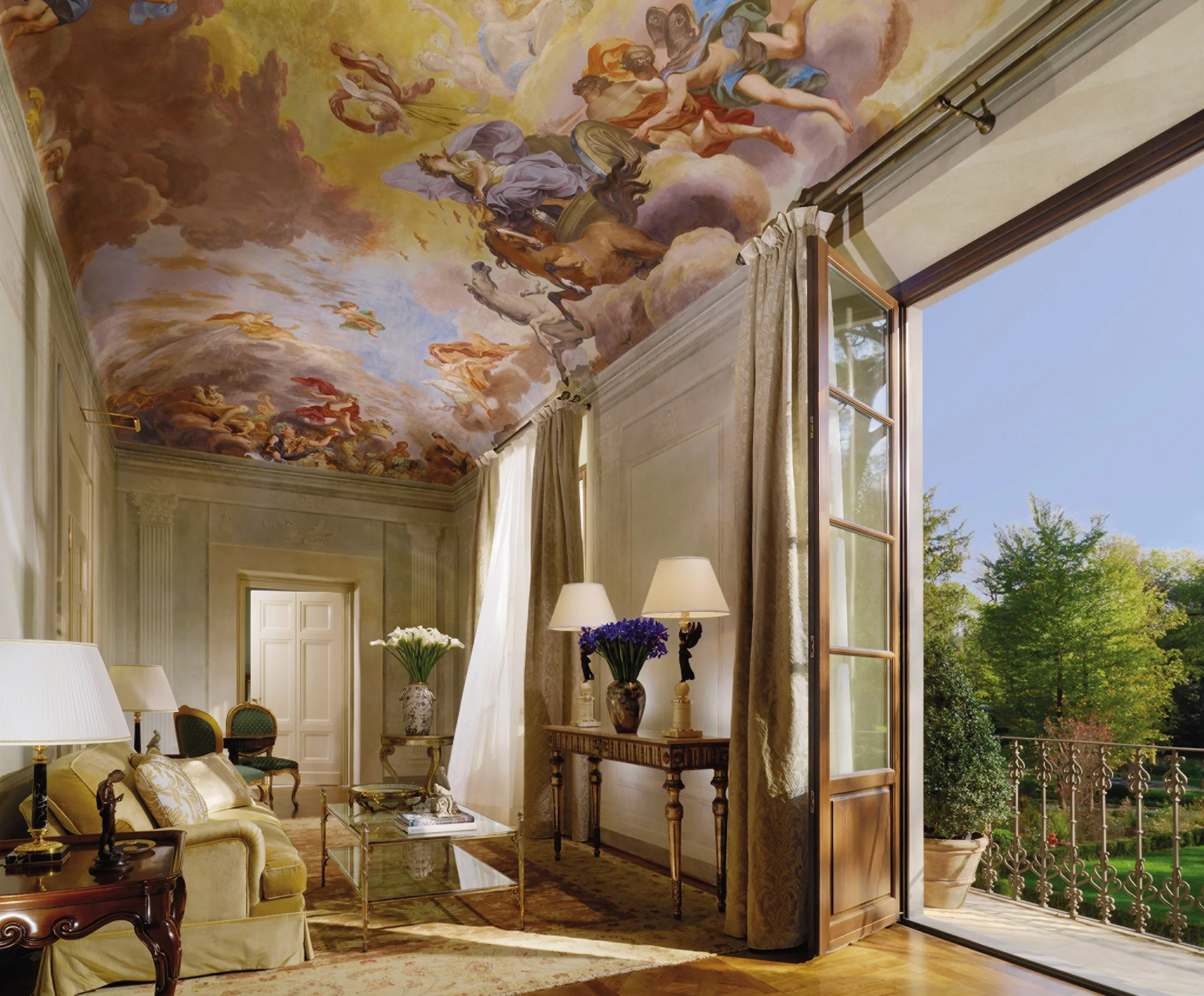 Four-Seasons-Firenze-Presidential-Suite-Palazzo-del-Nero-Sitting-Room.jpg