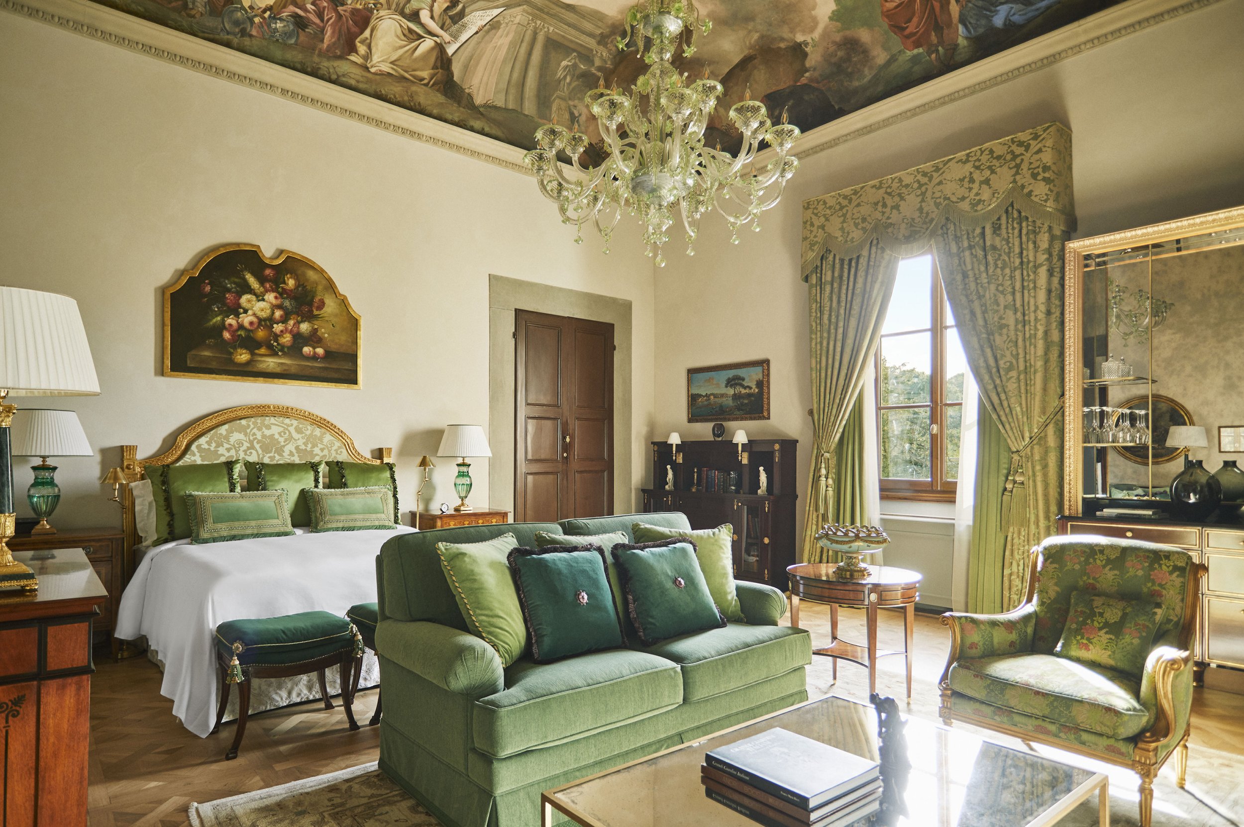 Four-Seasons-Firenze-Renaissance-Suite-Bedroom-Example.jpg