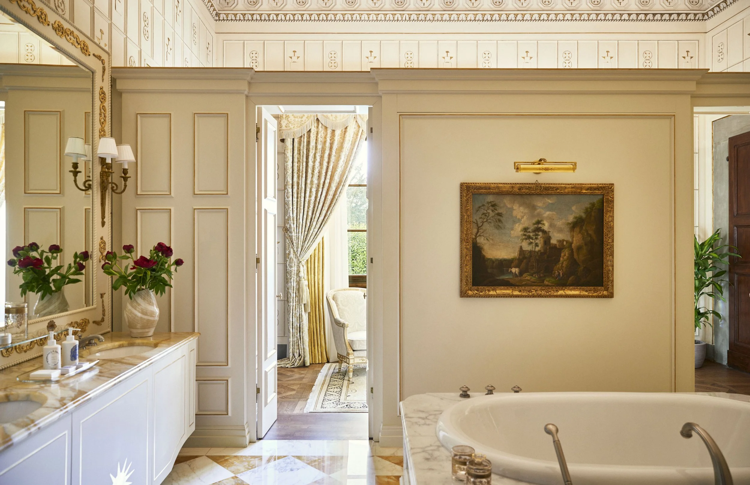 Four-Seasons-Firenze-Royal-Suite-della-Gherardesca-Bathroom.jpg