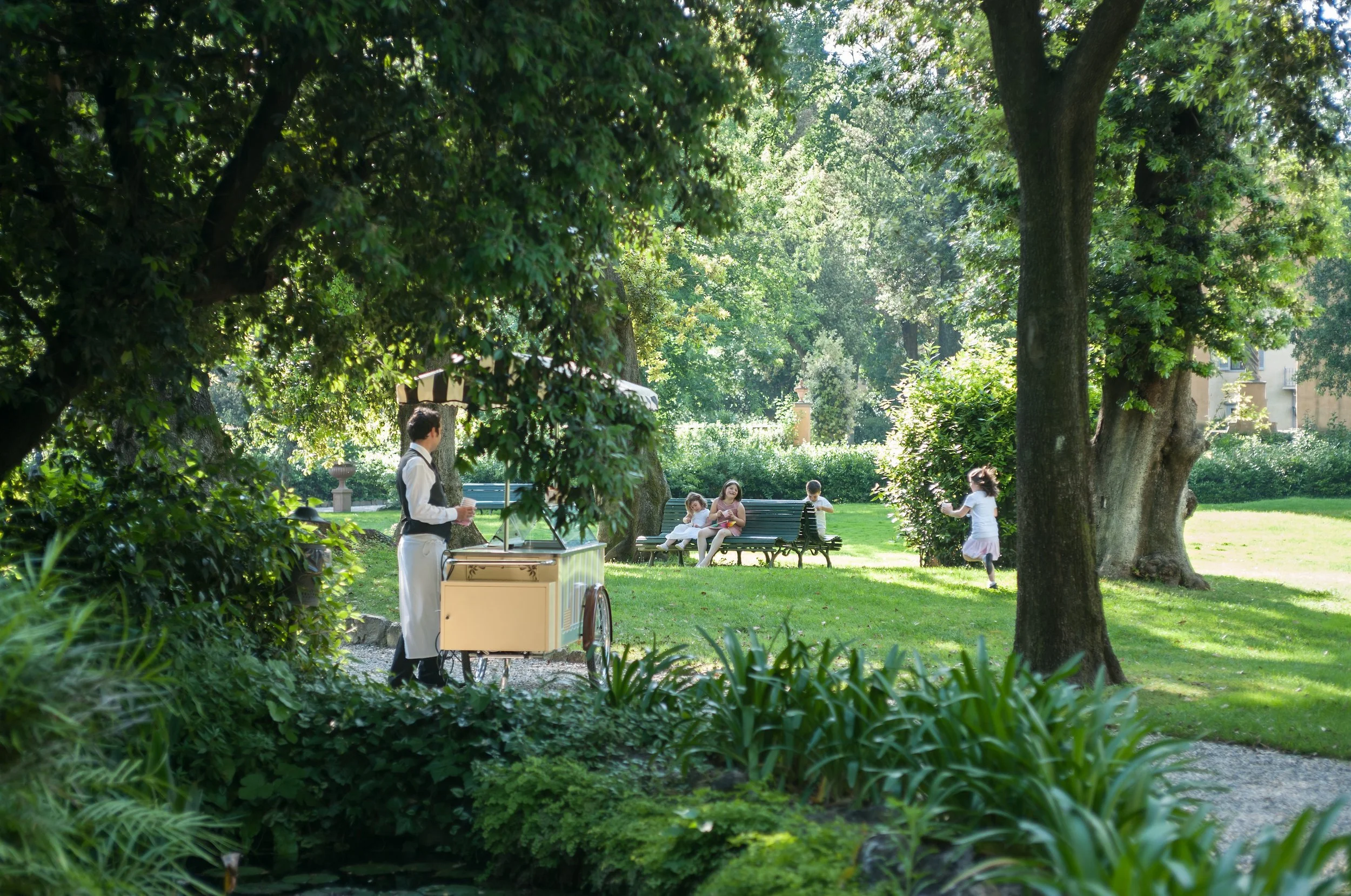 Four-Seasons-Firenze-Walking-Through-the-Hotel-Garden.jpg
