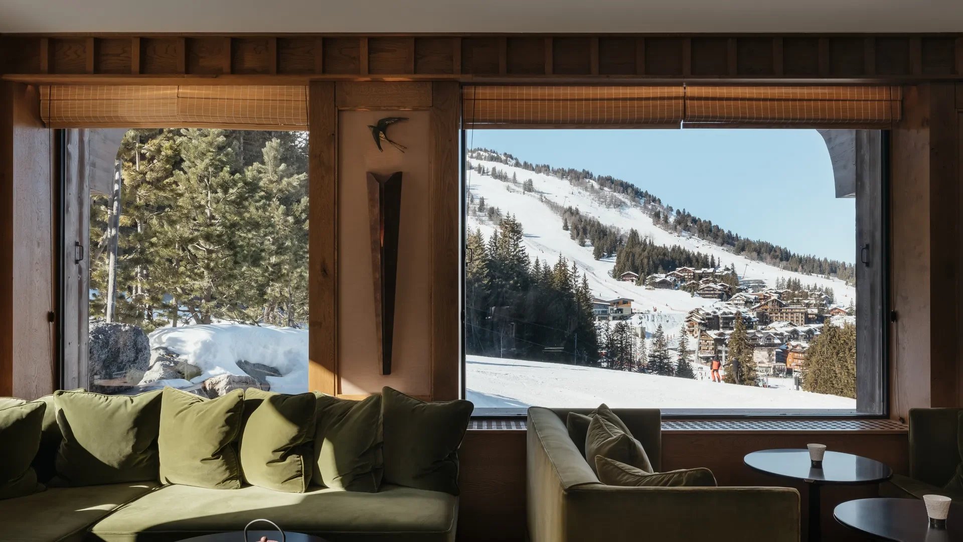 Aman Le Melezin, France - The Bar, Courcheval views.tif_35191-dec24-pr-global.jpg.webp