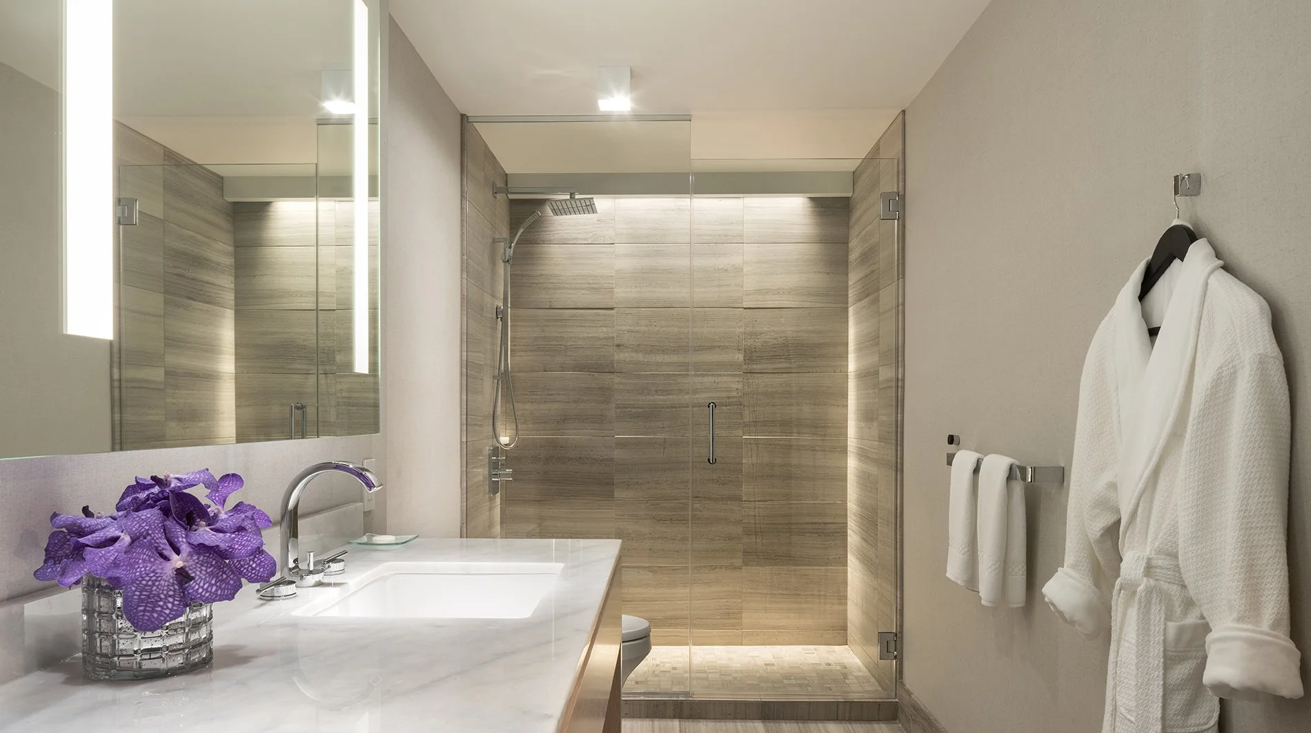 The-Ritz-Carlton-Chicago-executive-suite-bathroom.jpg