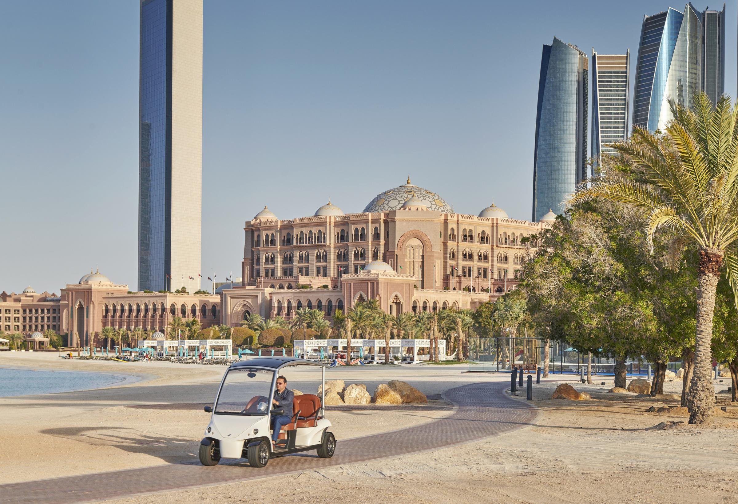 Hotel-Club-Car-on-the-Waterfront.jpg