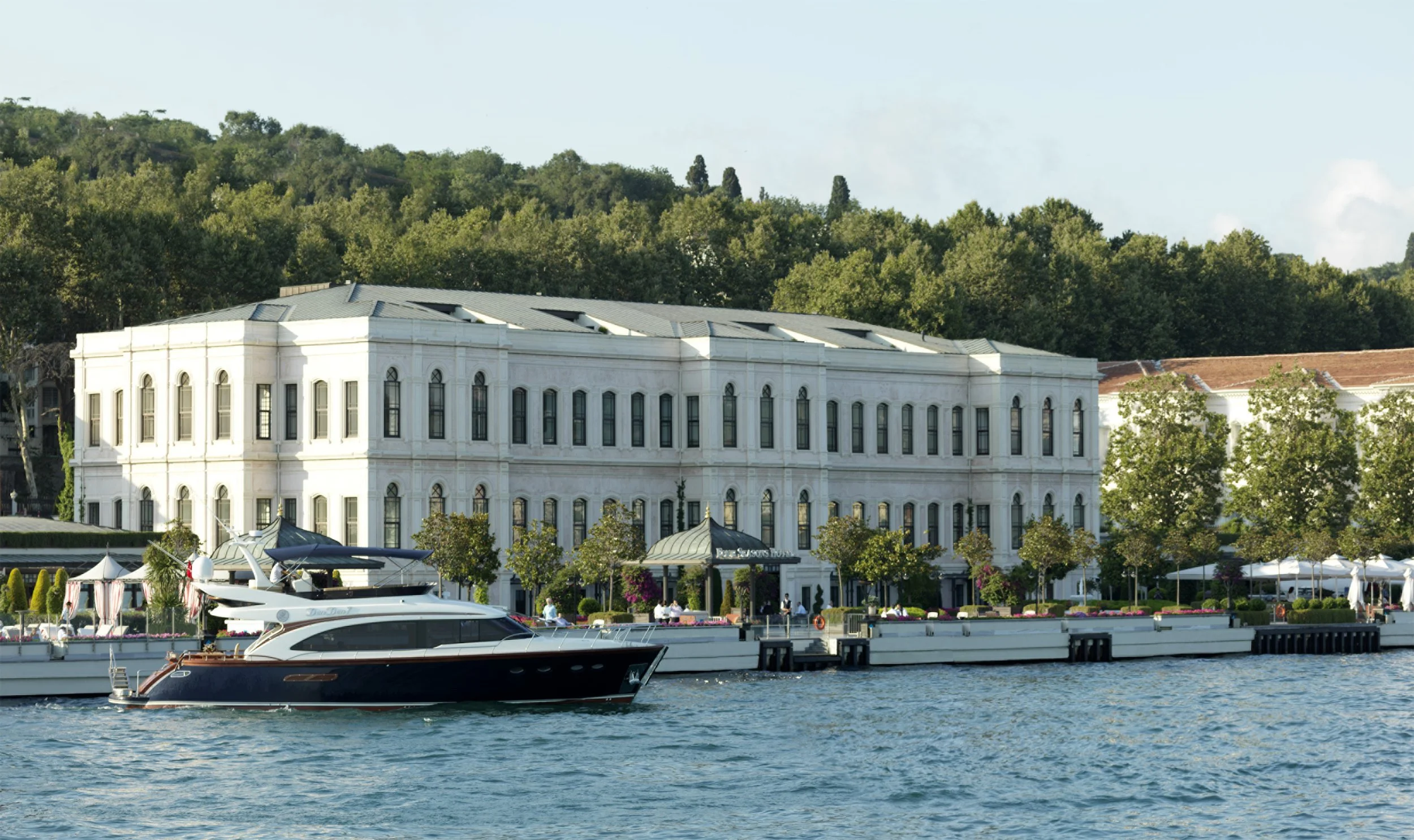 01-Palace-Facade-From-the-Bosphorus-BOP-0263.jpg