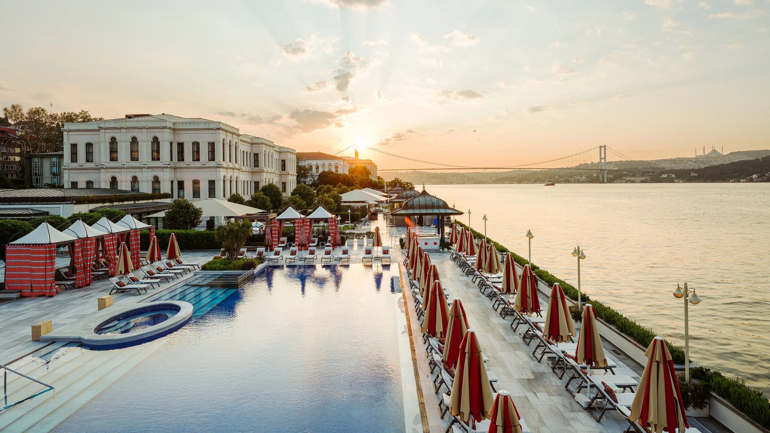 01-Palace-and-Pool-at-Sunrise-BOP-1818.jpg