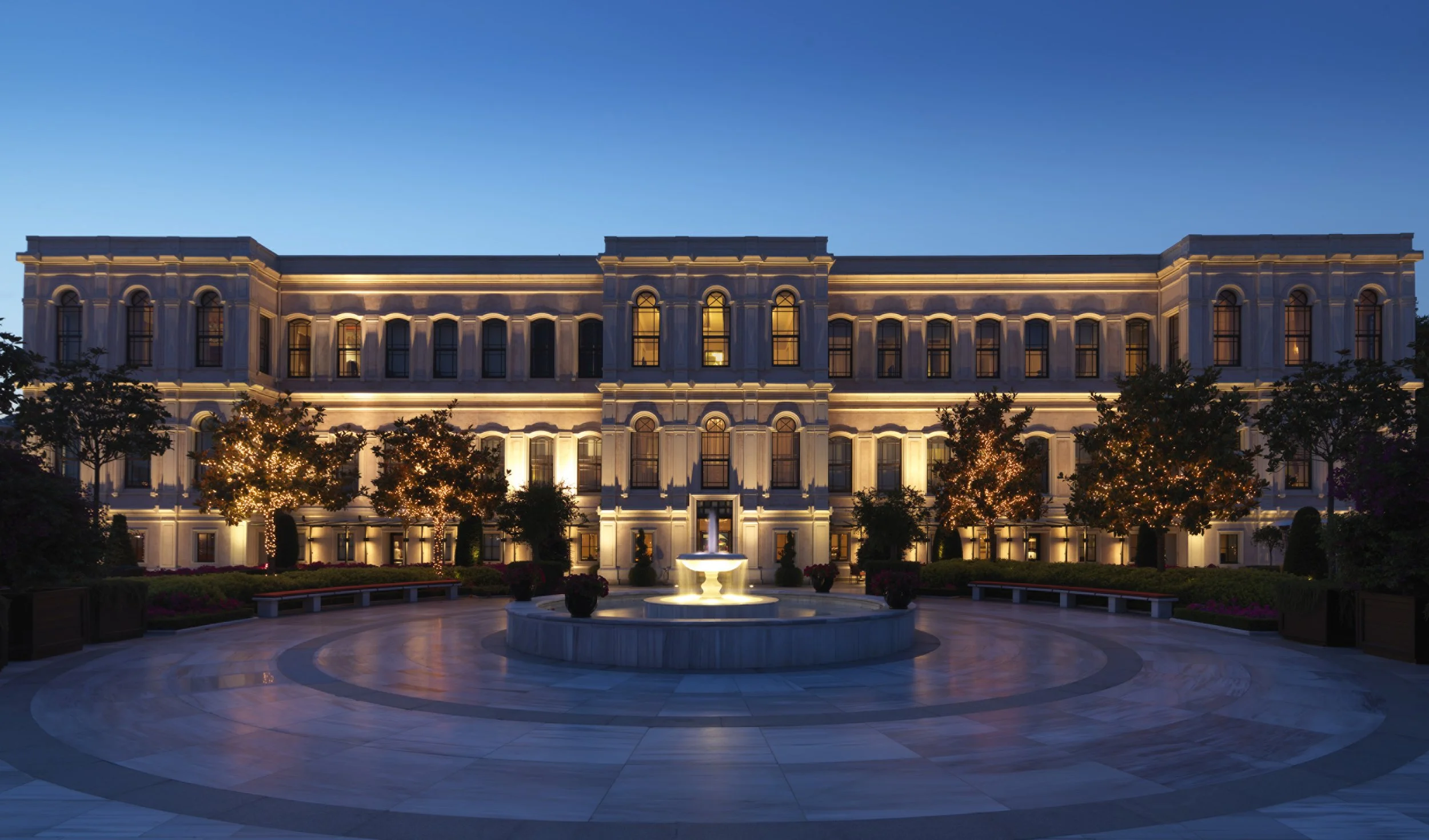 02-Palace-Entrance-and-Fountain-at-Dusk-BOP-0266.jpg