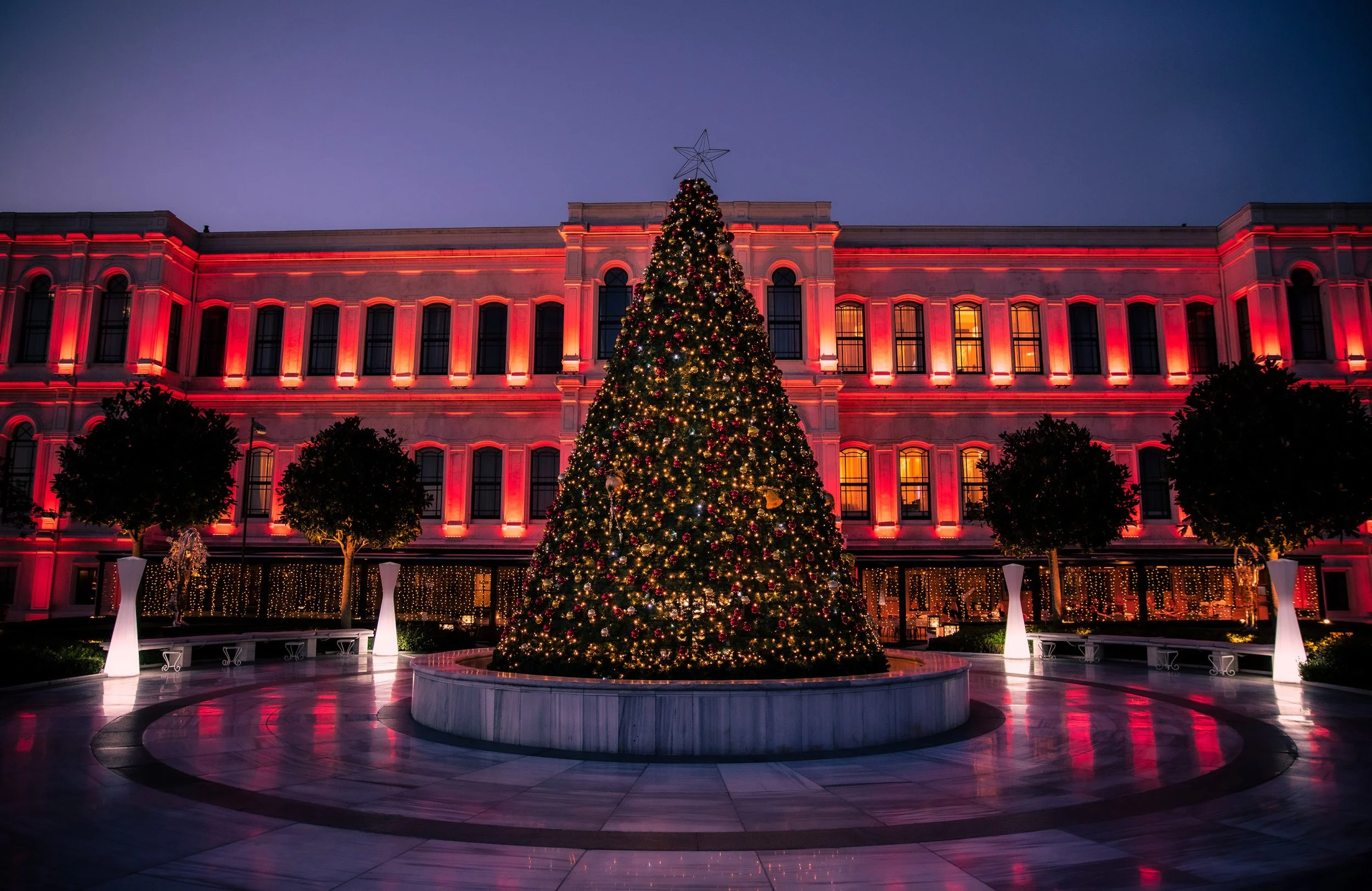 11-Palace-Facade-with-Festive-Lighting-BOP-0909.jpg