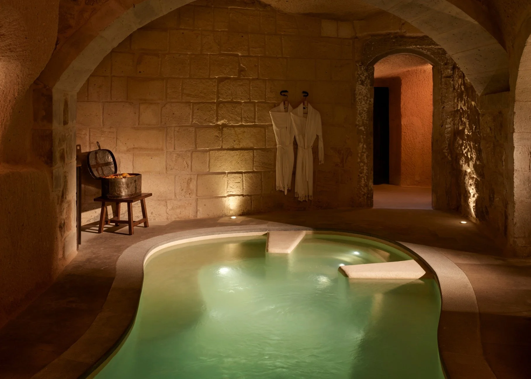 04-Cave-Splendid-Suite-Private-Pool.jpg