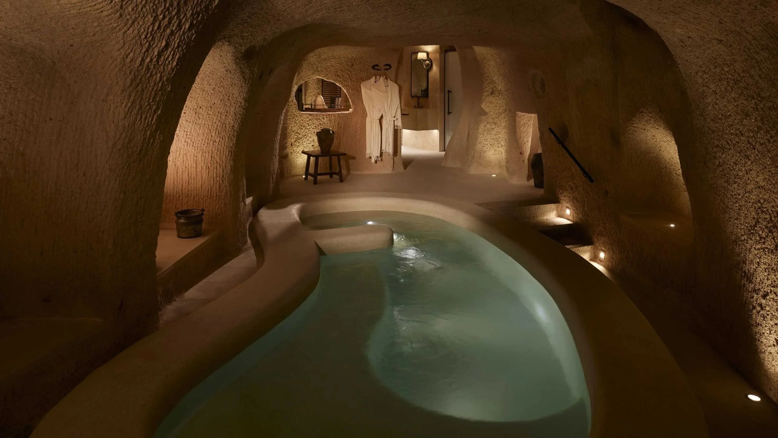 04-Grand-Cave-Splendid-Suite-Private-Pool.jpg