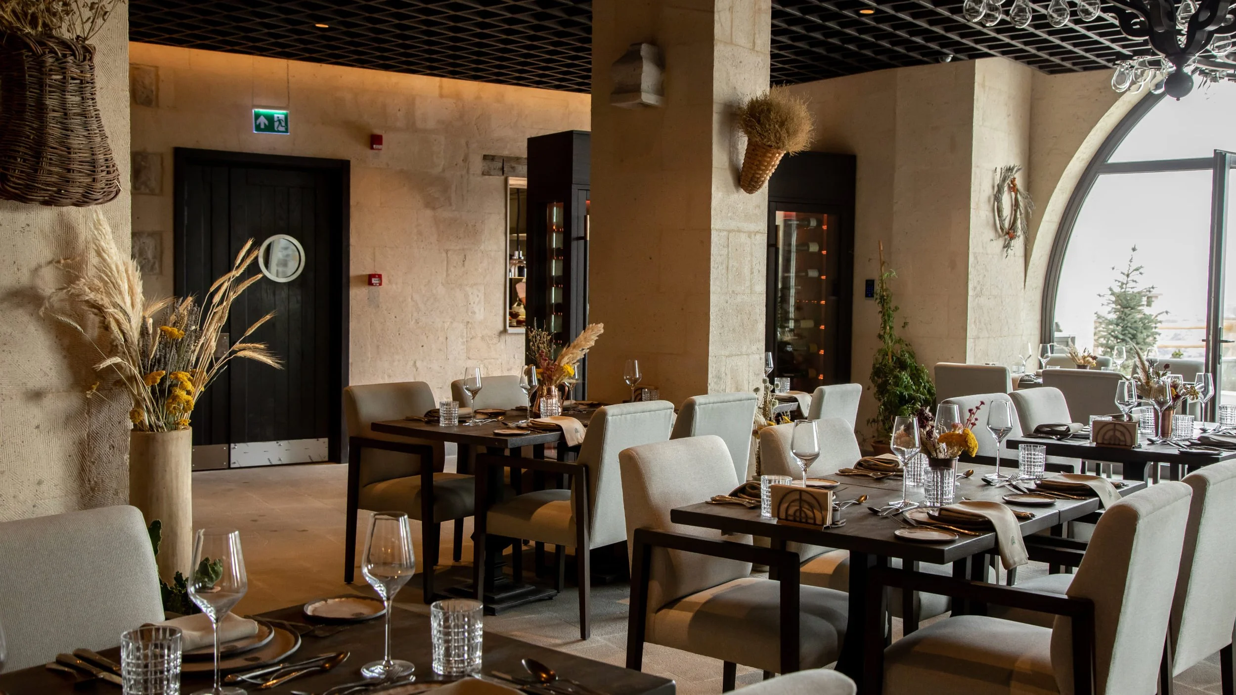 05-Nahita-Restaurant-Interior.jpg