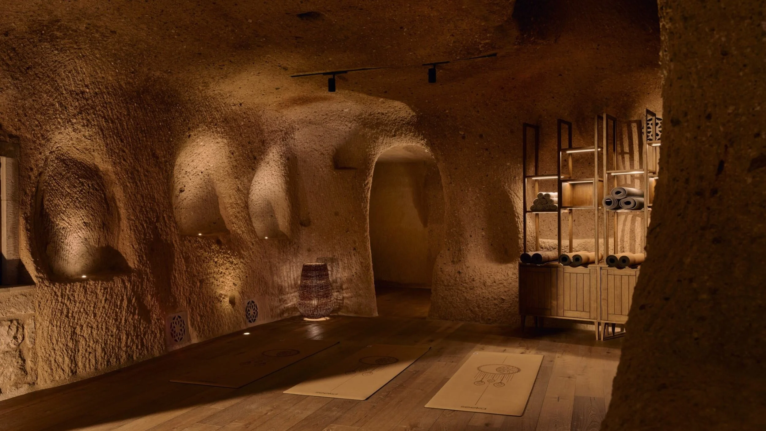 06-Argos-Indoor-Cave-Pool.jpg