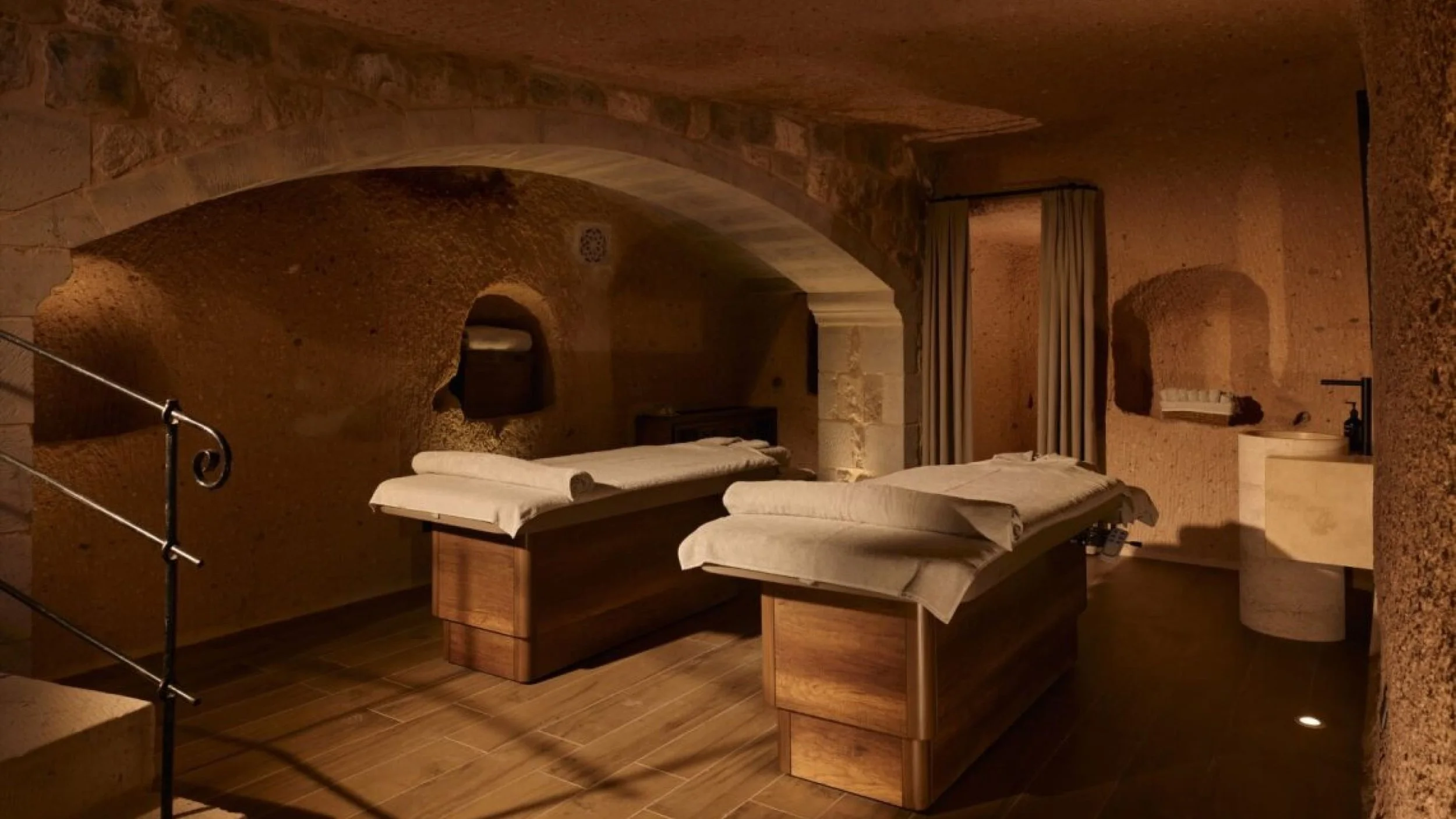 06-Argos-Spa-Cave-Treatment-Room.jpg