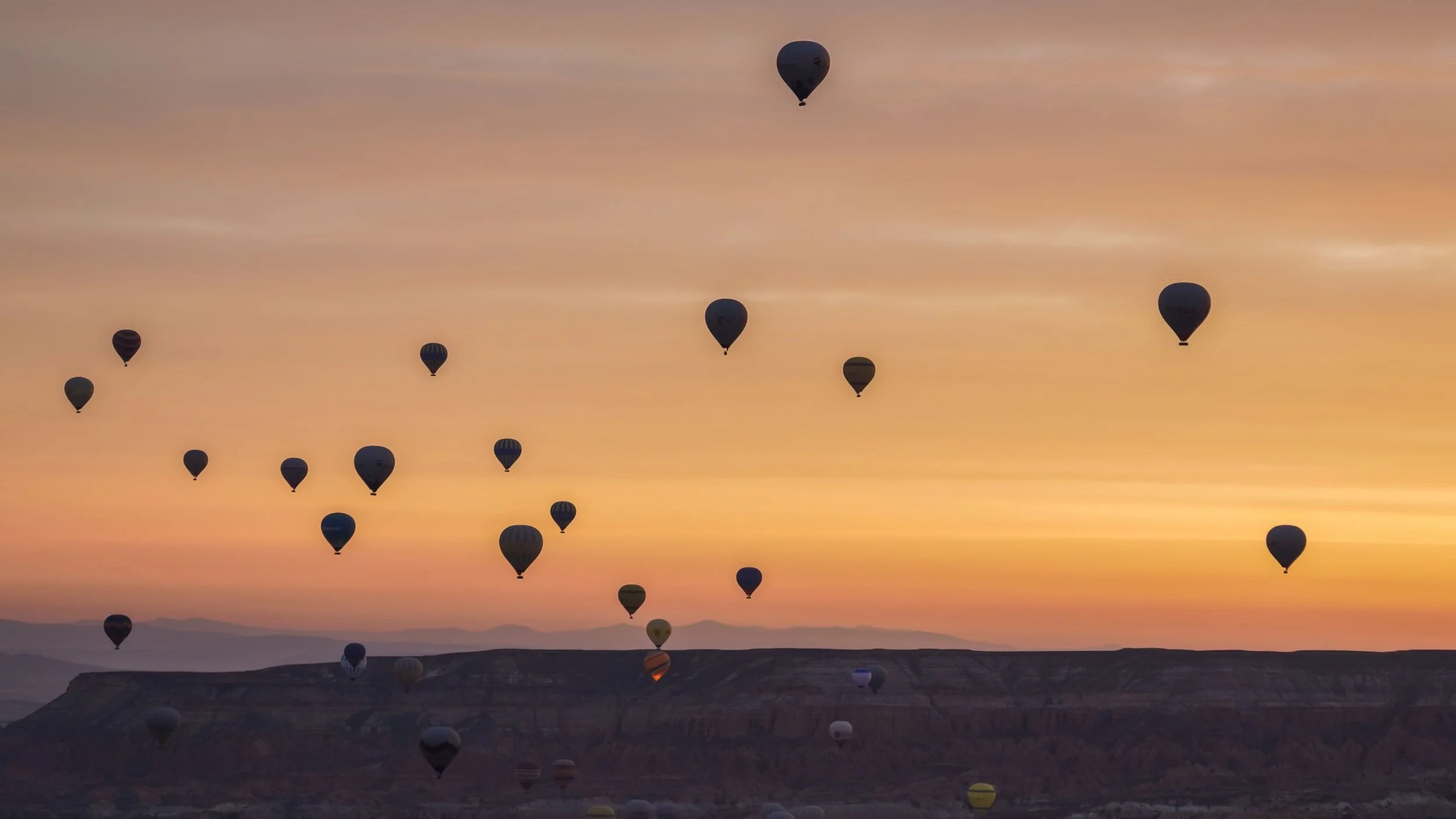 07-Balloons-over-Cappadocia-at-Dawn.jpg
