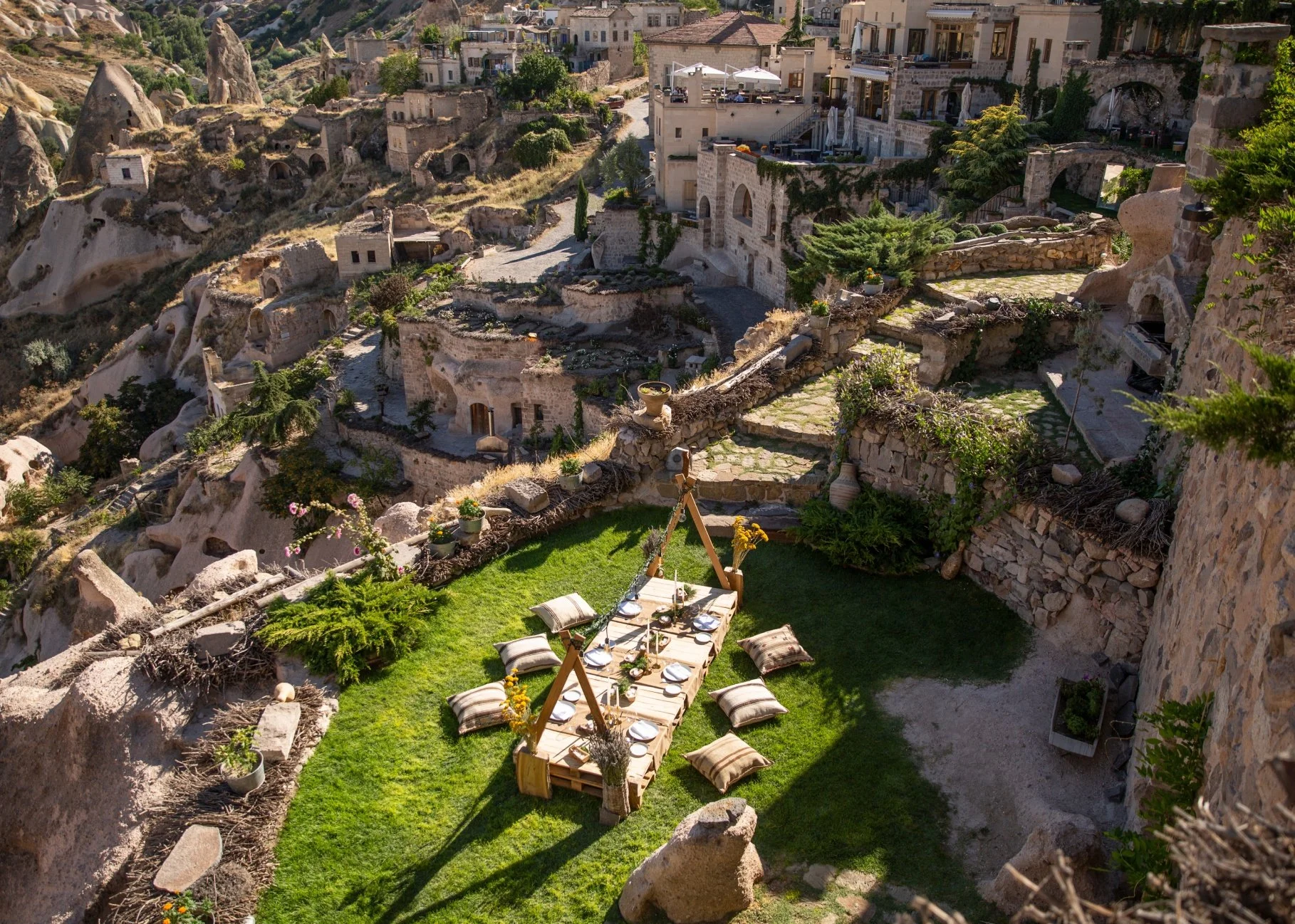 10-Hotel-Terraces-and-Changes-of-Level.jpg