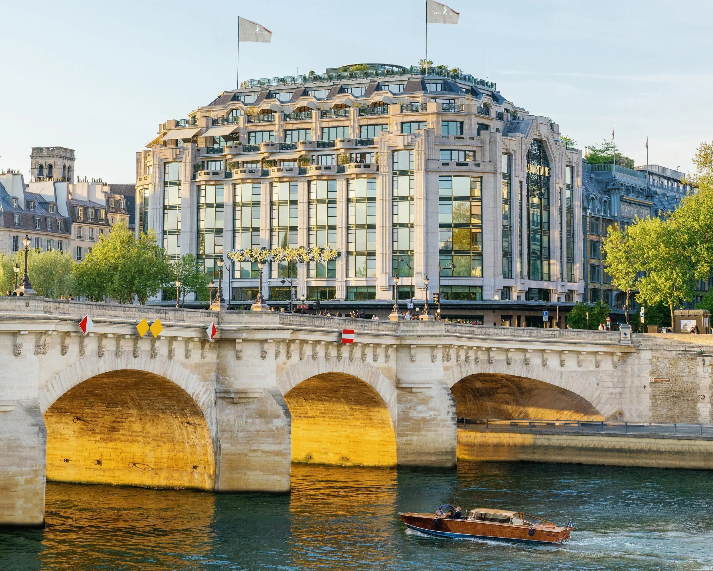 01-Hotel-and-Pont-Neuf.jpg