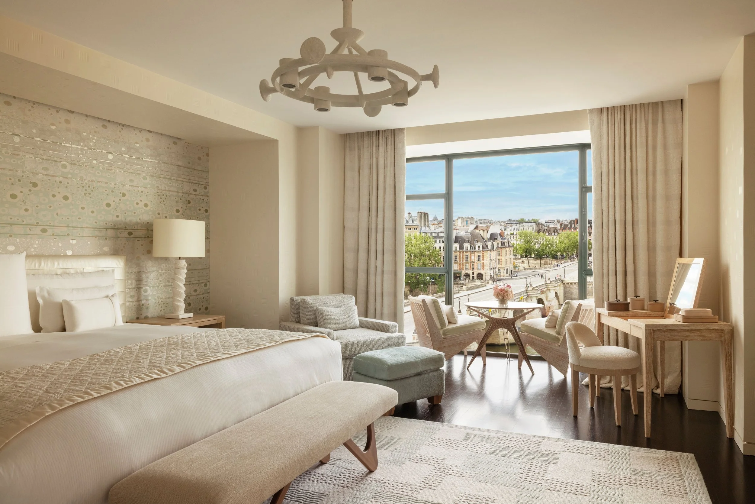 04-Eiffel-Suite-Bedroom.jpg