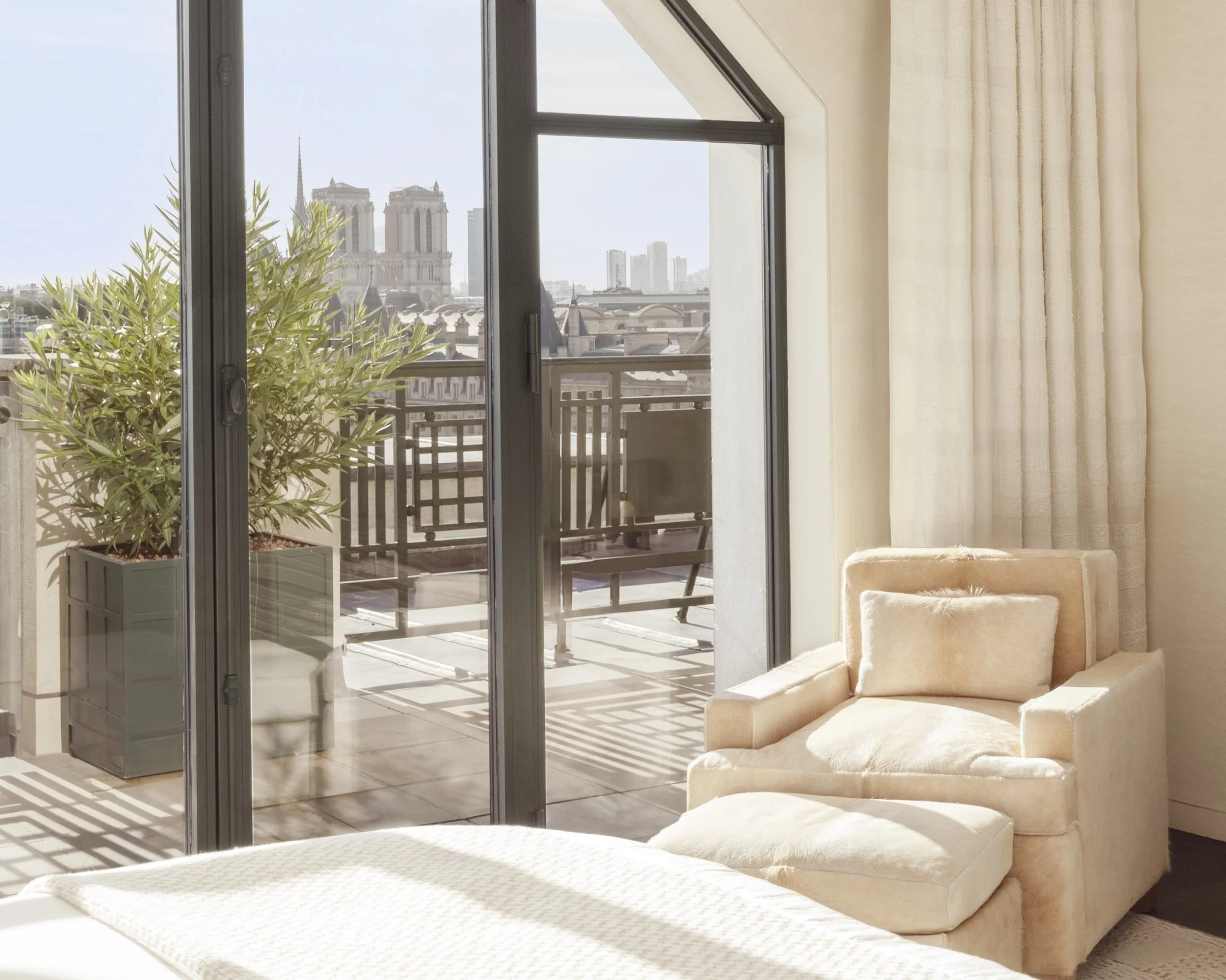 04-Ravel-Suite-Bedroom-and-Notre-Dame-View.jpg