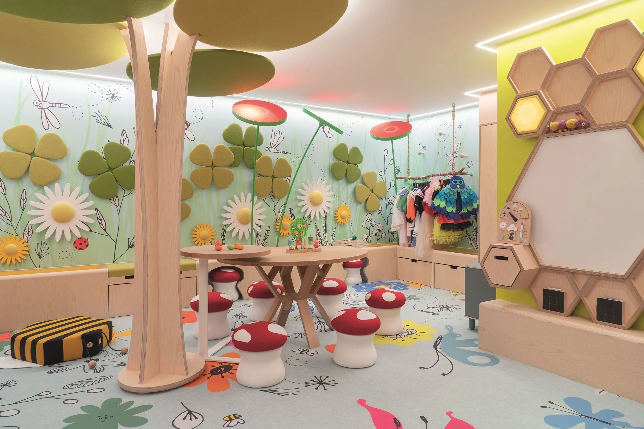08-Le-Carrousel-Little-Bees-Room.jpg