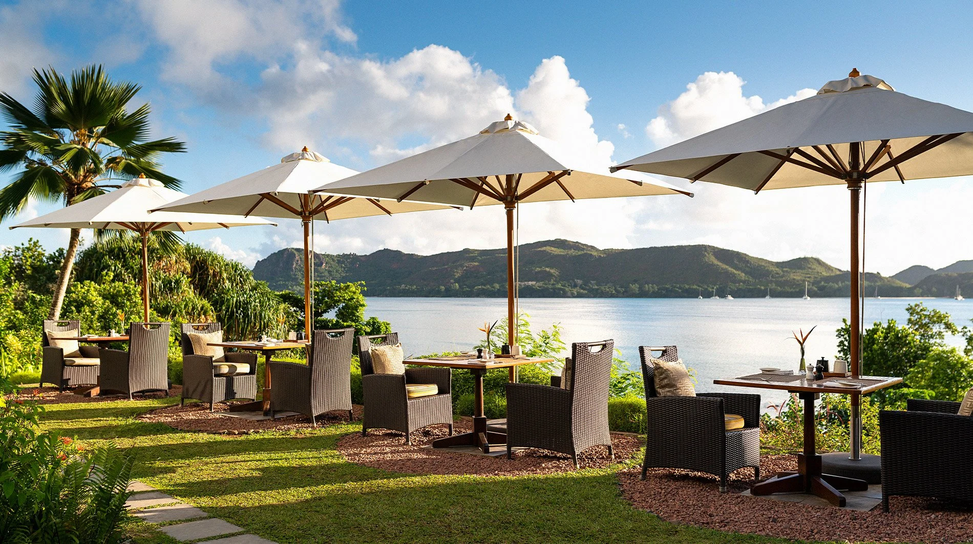 raffles-seychelles-breakfast.jpg