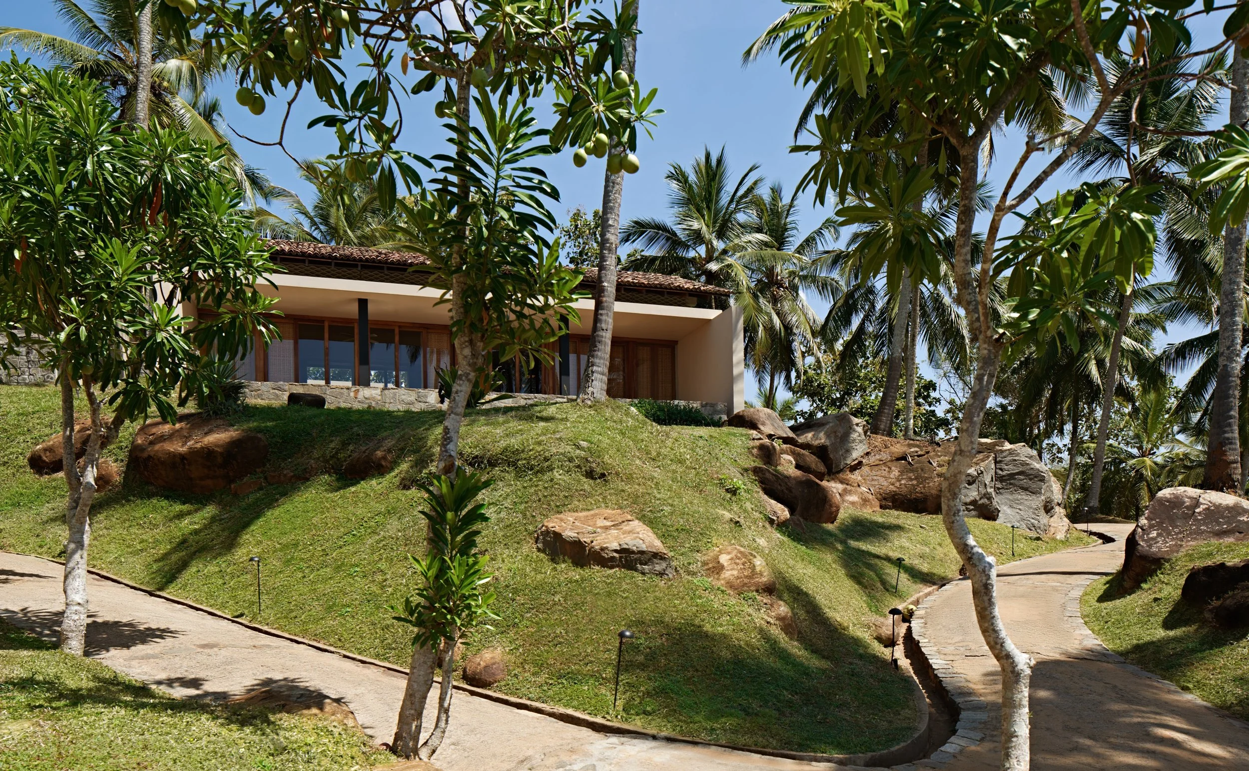 02-Amanwella-Suites-in-the-Coconut-Grove.jpg