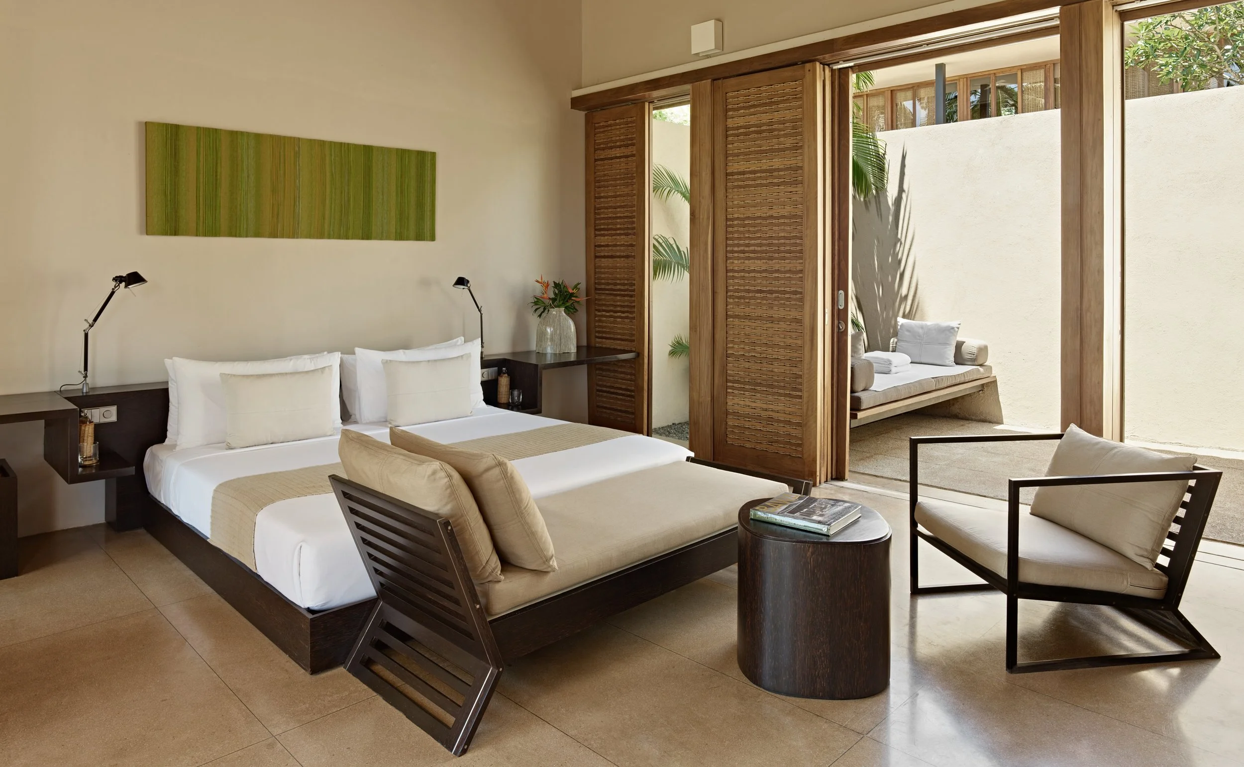 04-Amanwella-Premium-Ocean-Pool-Suite-Bedroom.jpg