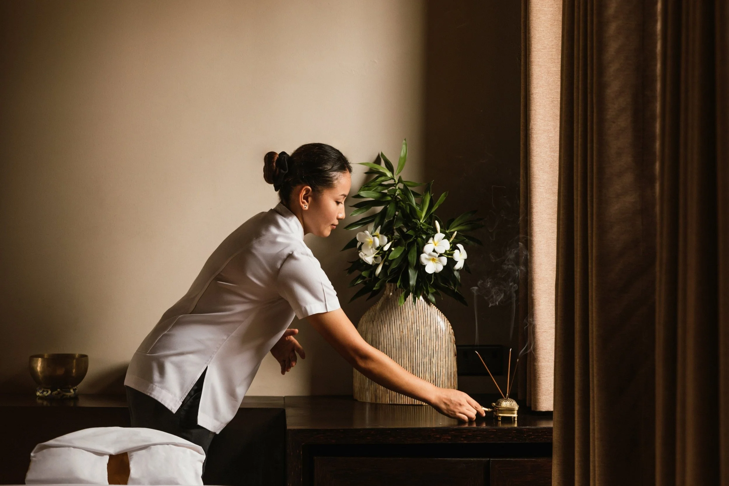 06-Amanwella-In-Suite-Treatment-Preparation.jpg