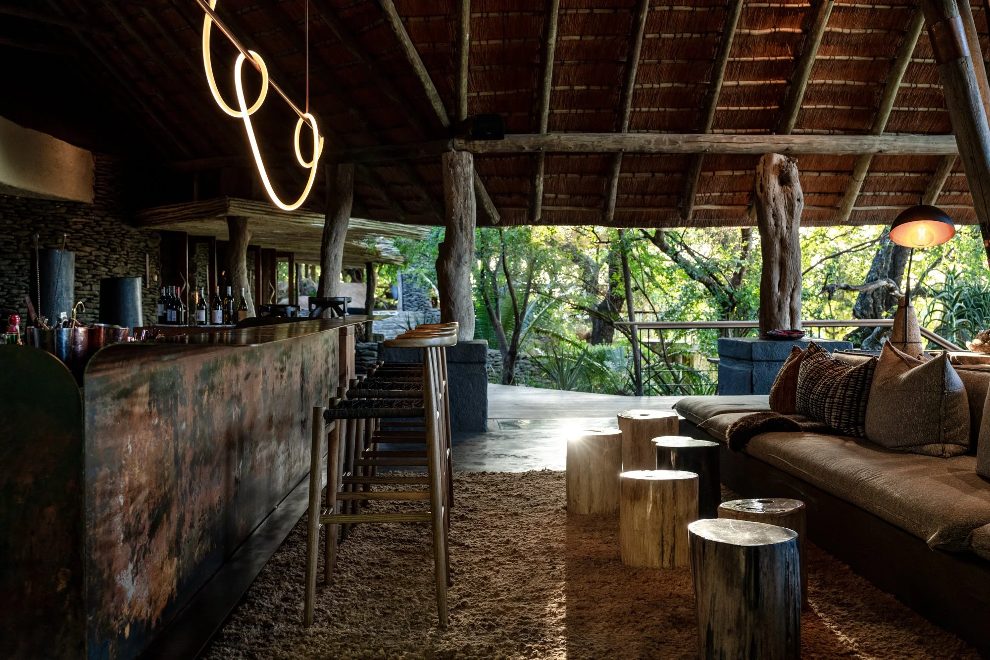 SSS_LODGE_Boulders_Lodge_Bar_Ross_Couper_AR51873.jpg