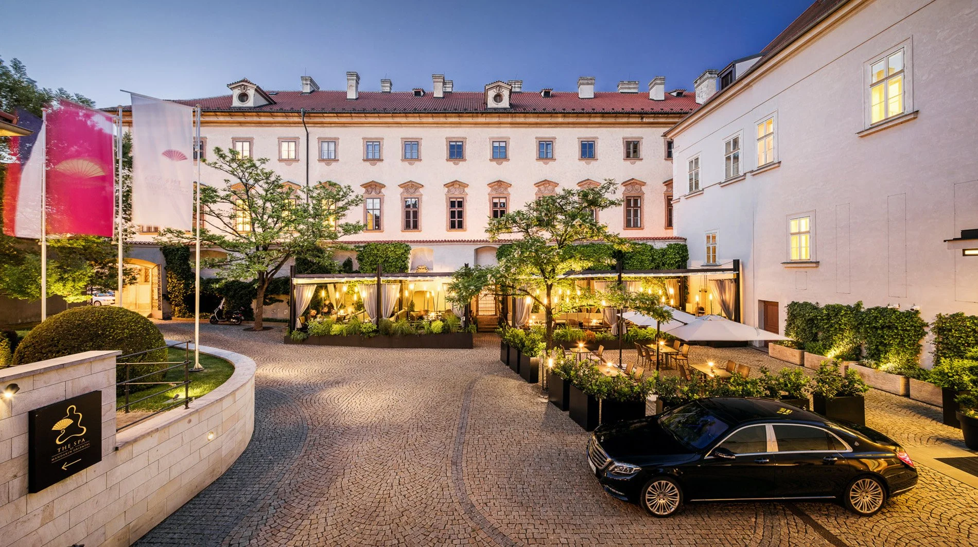 mandarin-oriental-prague-courtyard.jpg