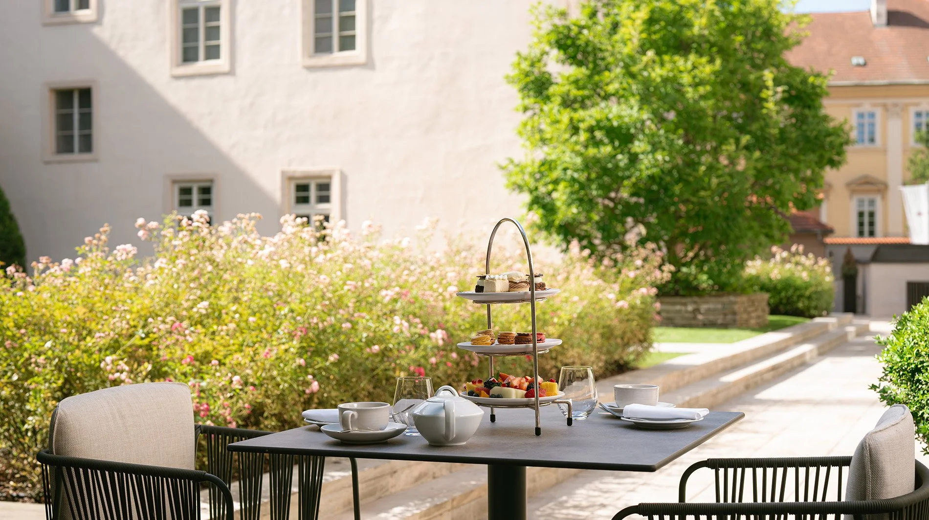 mandarin-oriental-prague-deluxe-terrace-3.jpg