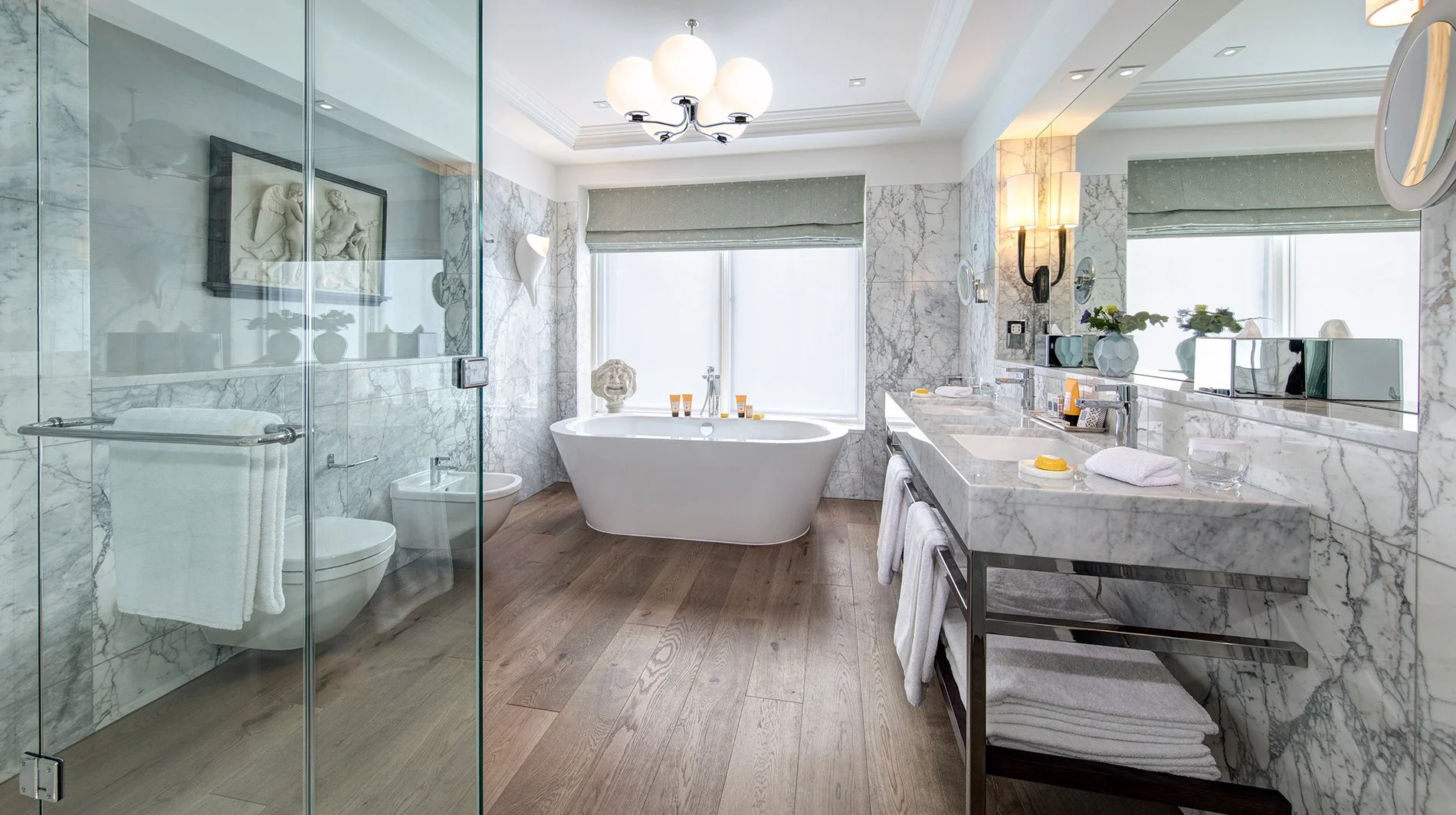 the-balmoral-a-rocco-forte-hotel-glamis-suite-bathroom.jpg
