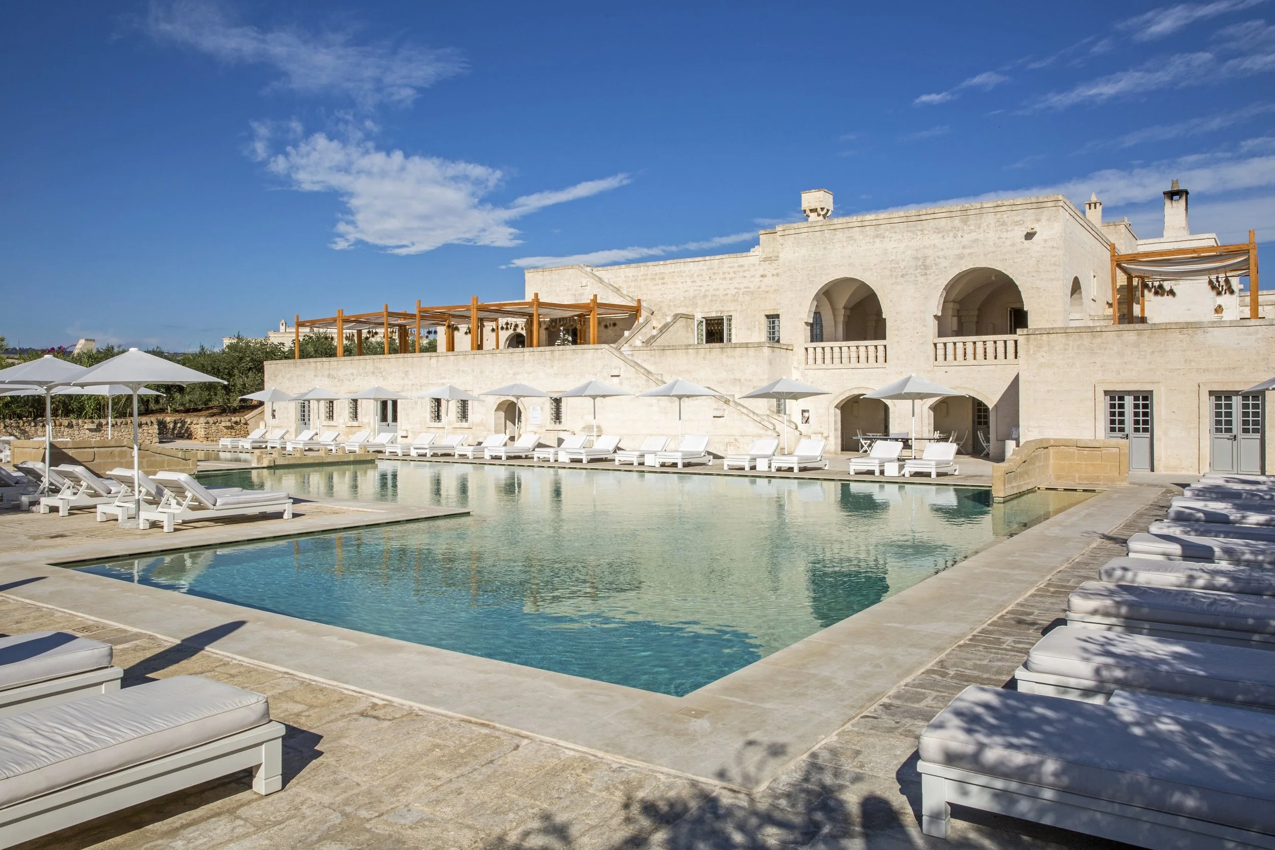 01-Borgo-Egnazia-La-Corte-Pool-and-Facade.jpg