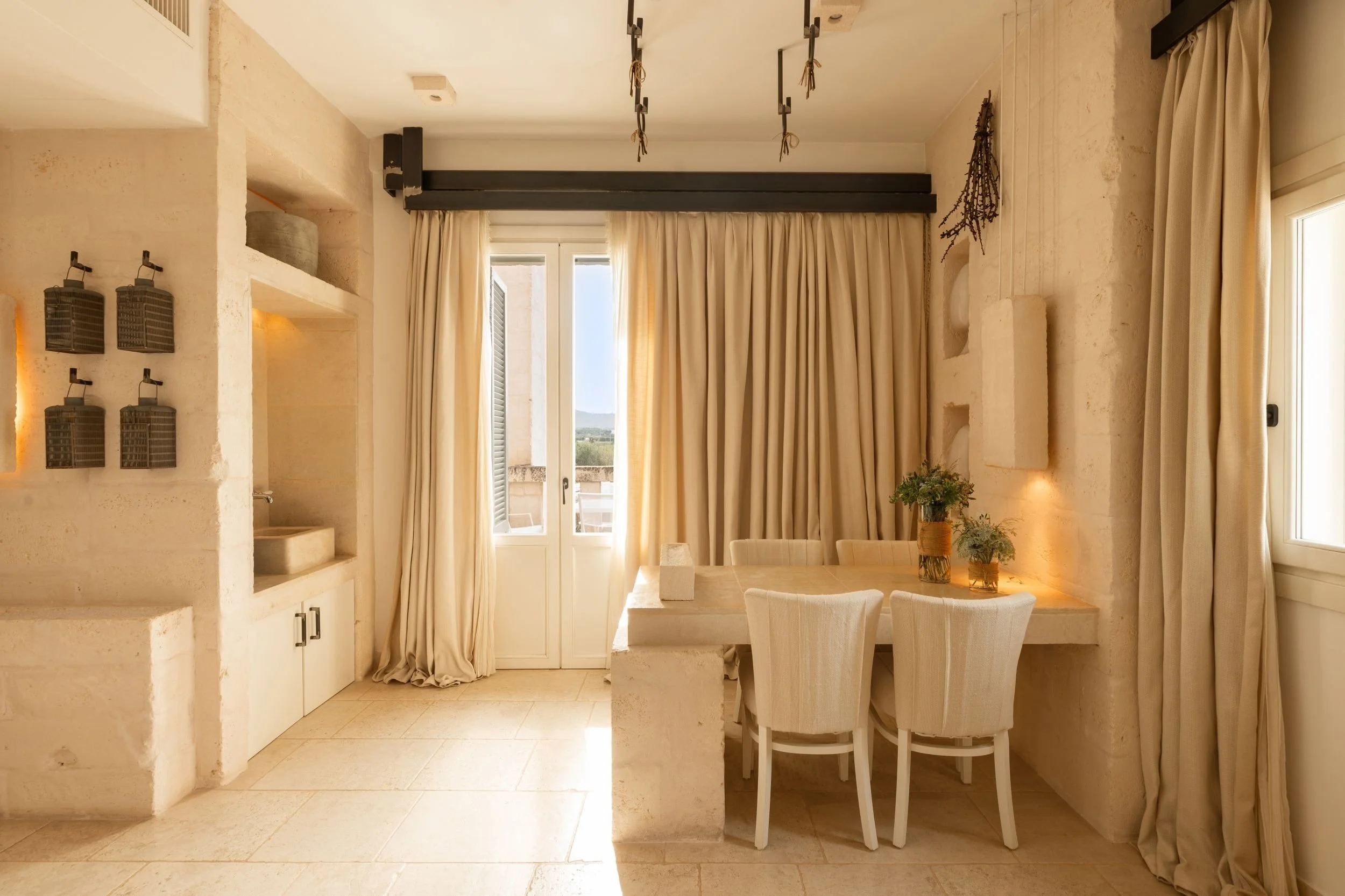 03-Borgo-Egnazia-La-Corte-Magnifica-Living-and-Dining-Area.jpg