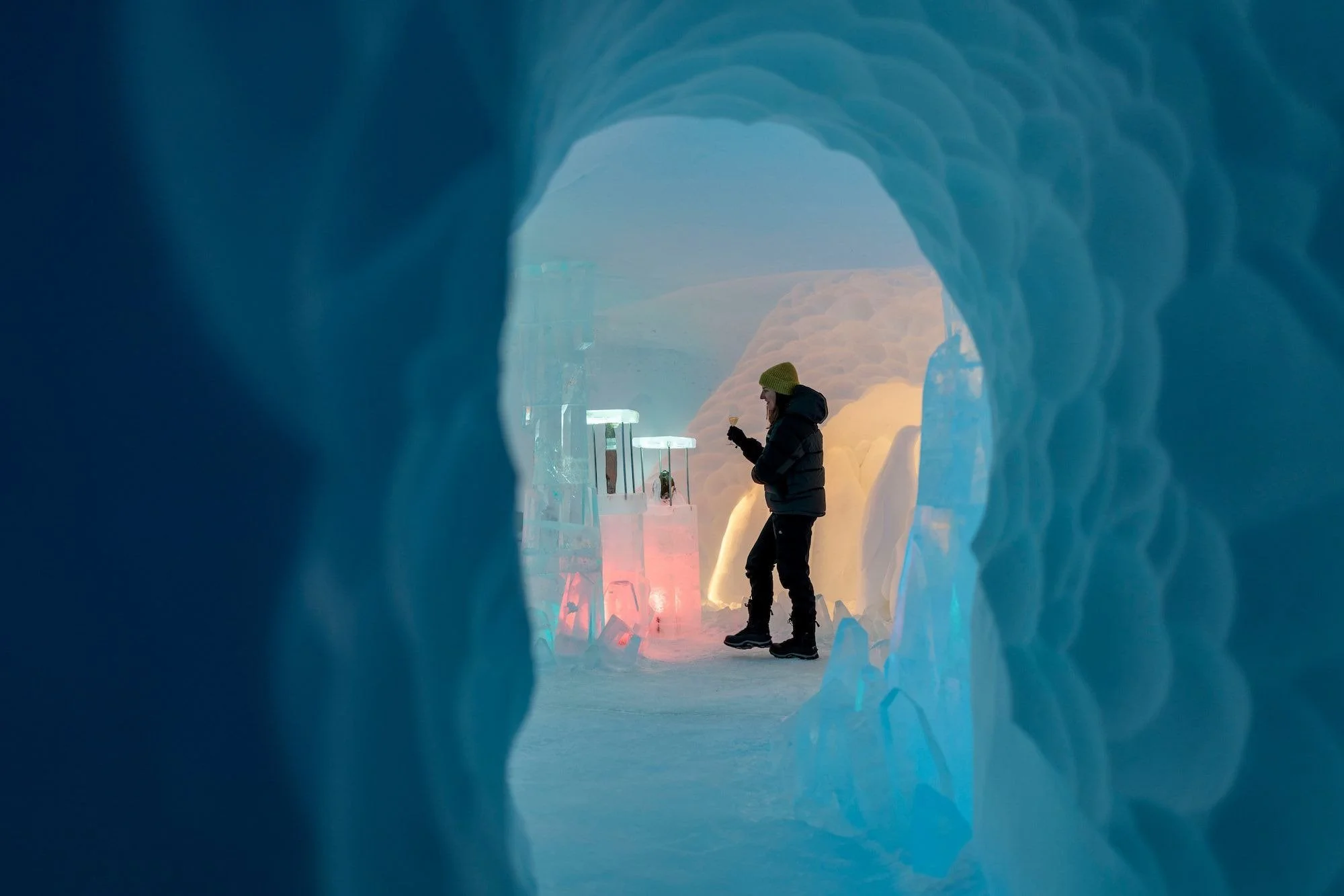 05-White-Desert-Wolf-s-Fang-Ice-Bar.jpg