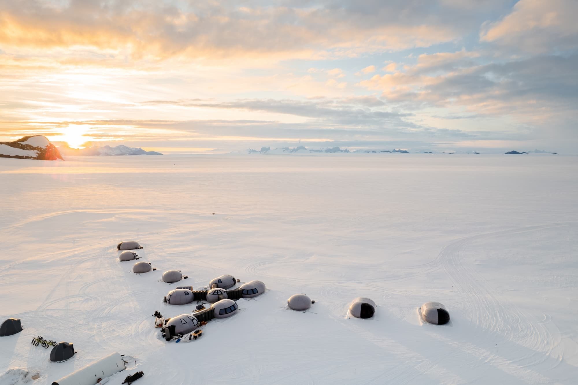 12-White-Desert-Echo-Base-in-Low-Sunlight.jpg