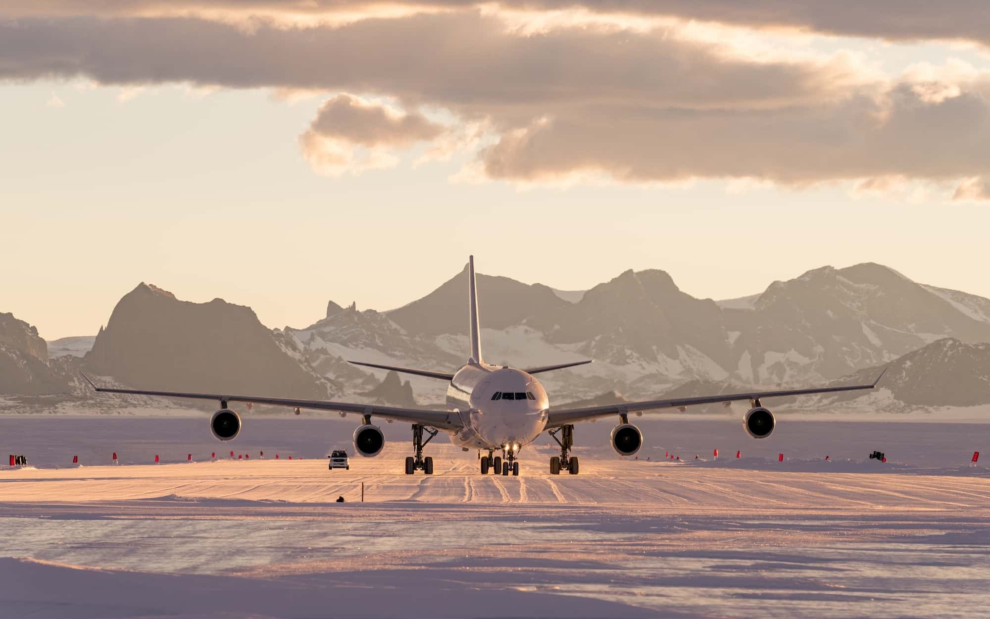 13-White-Desert-Airbus-Arrival-at-Wolf-s-Fang.jpg