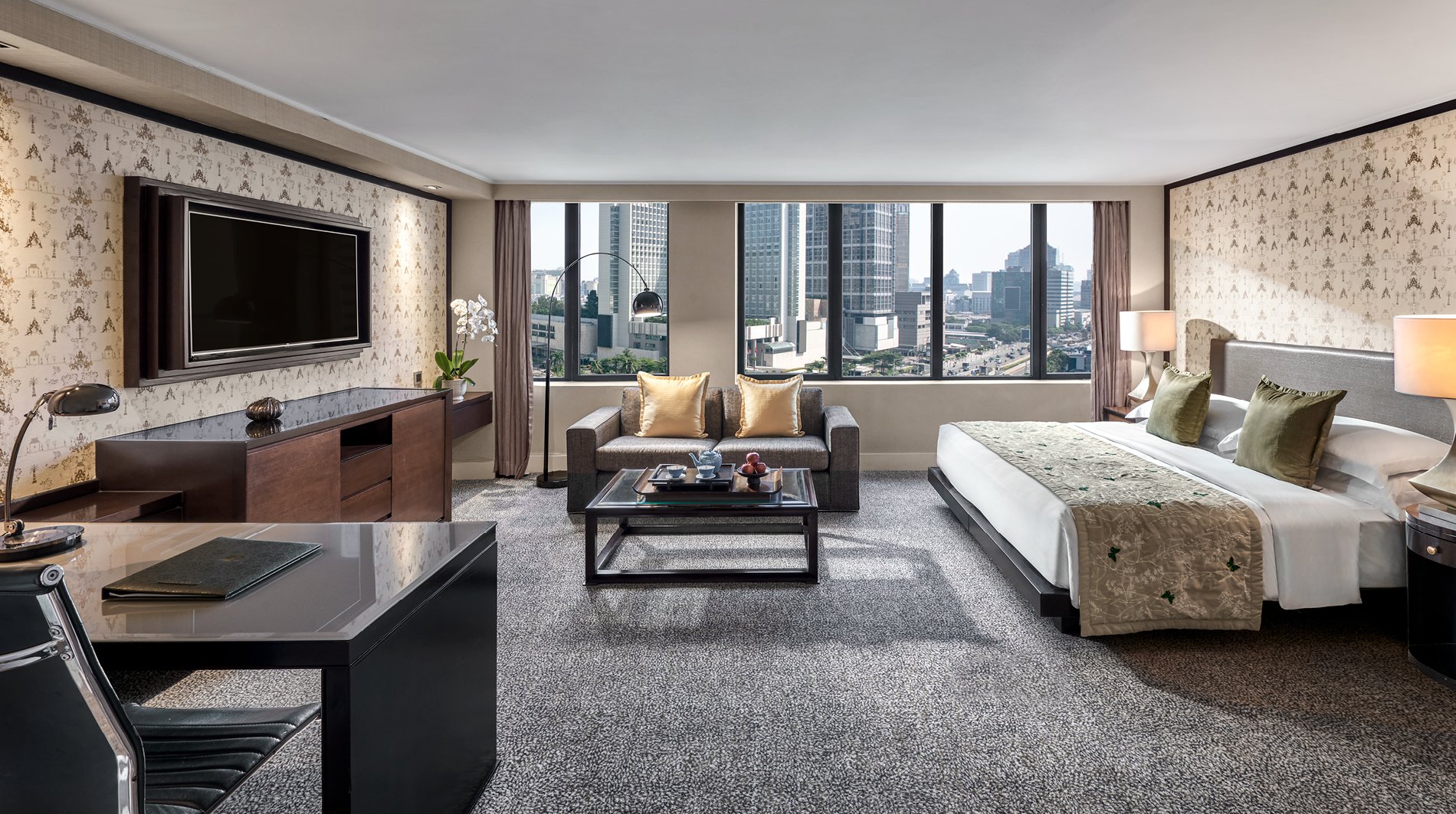 mandarin-oriental-jakarta-deluxe-corner-monument-view.jpg