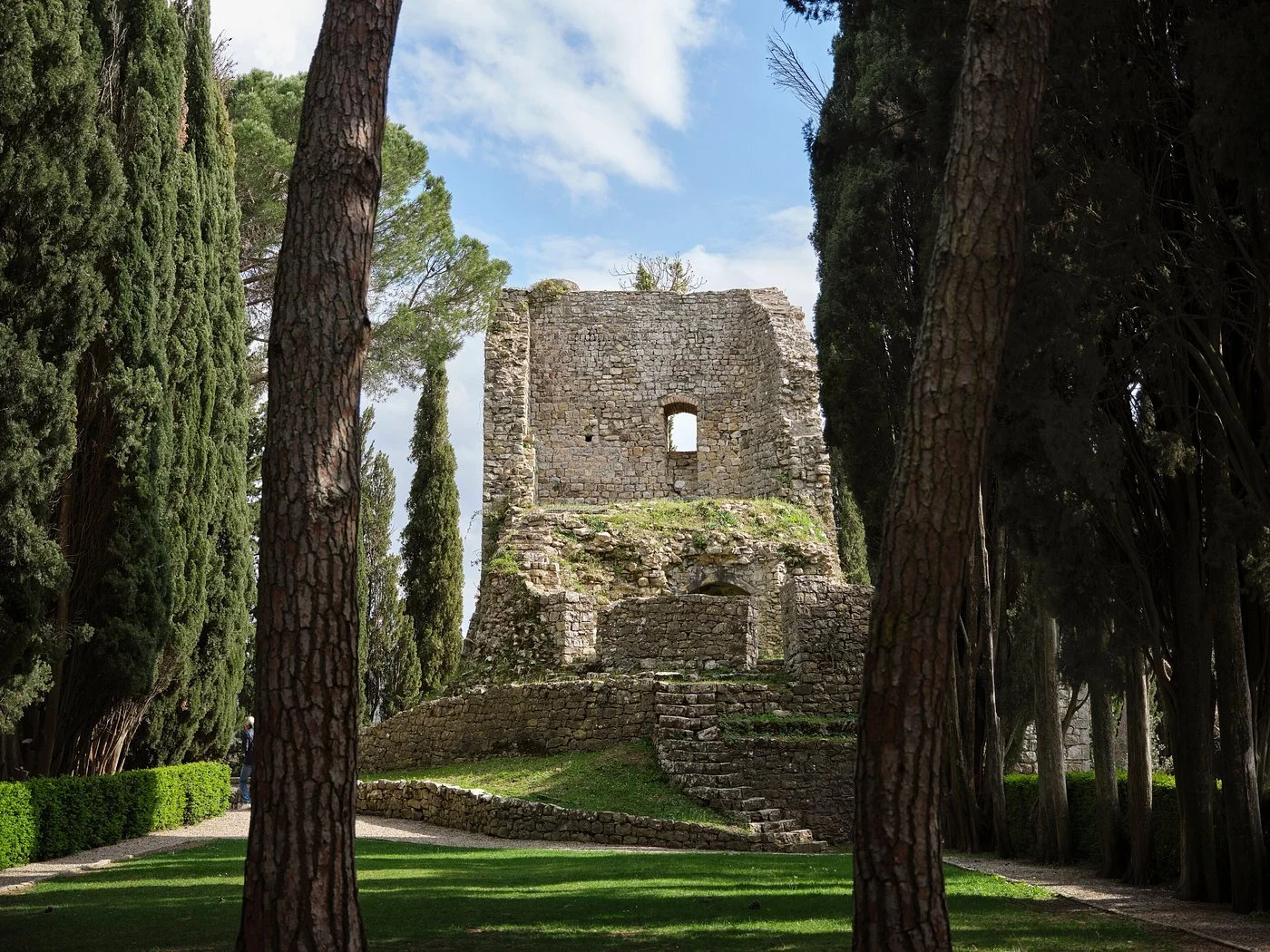 castle-ruins-dating-back.jpg