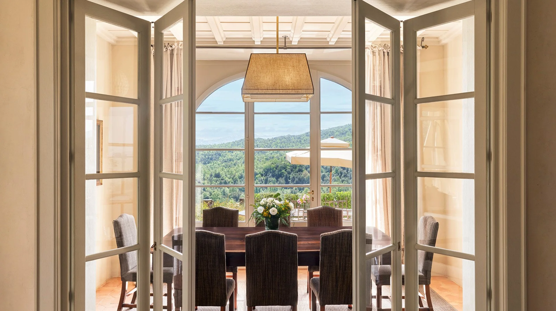 rosewood-castiglion-del-bosco-dining-room.jpg