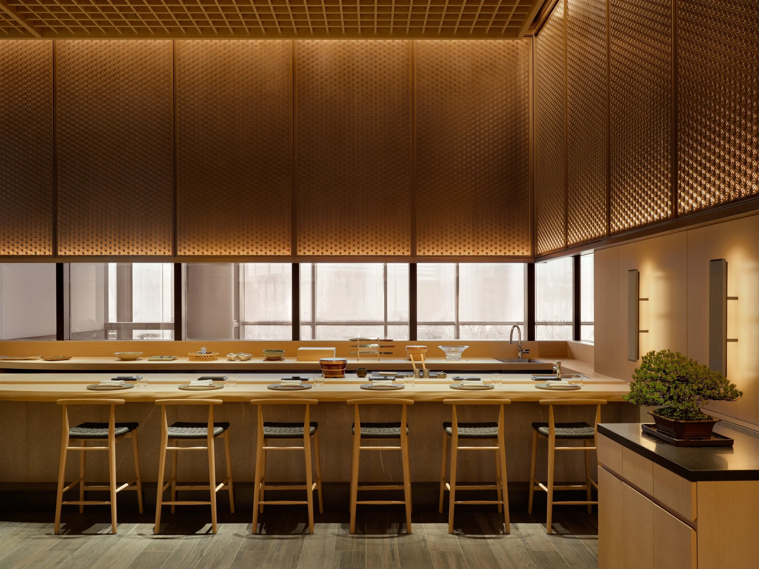 05-Janu-Tokyo-Iigura-Sushi-Counter.jpg