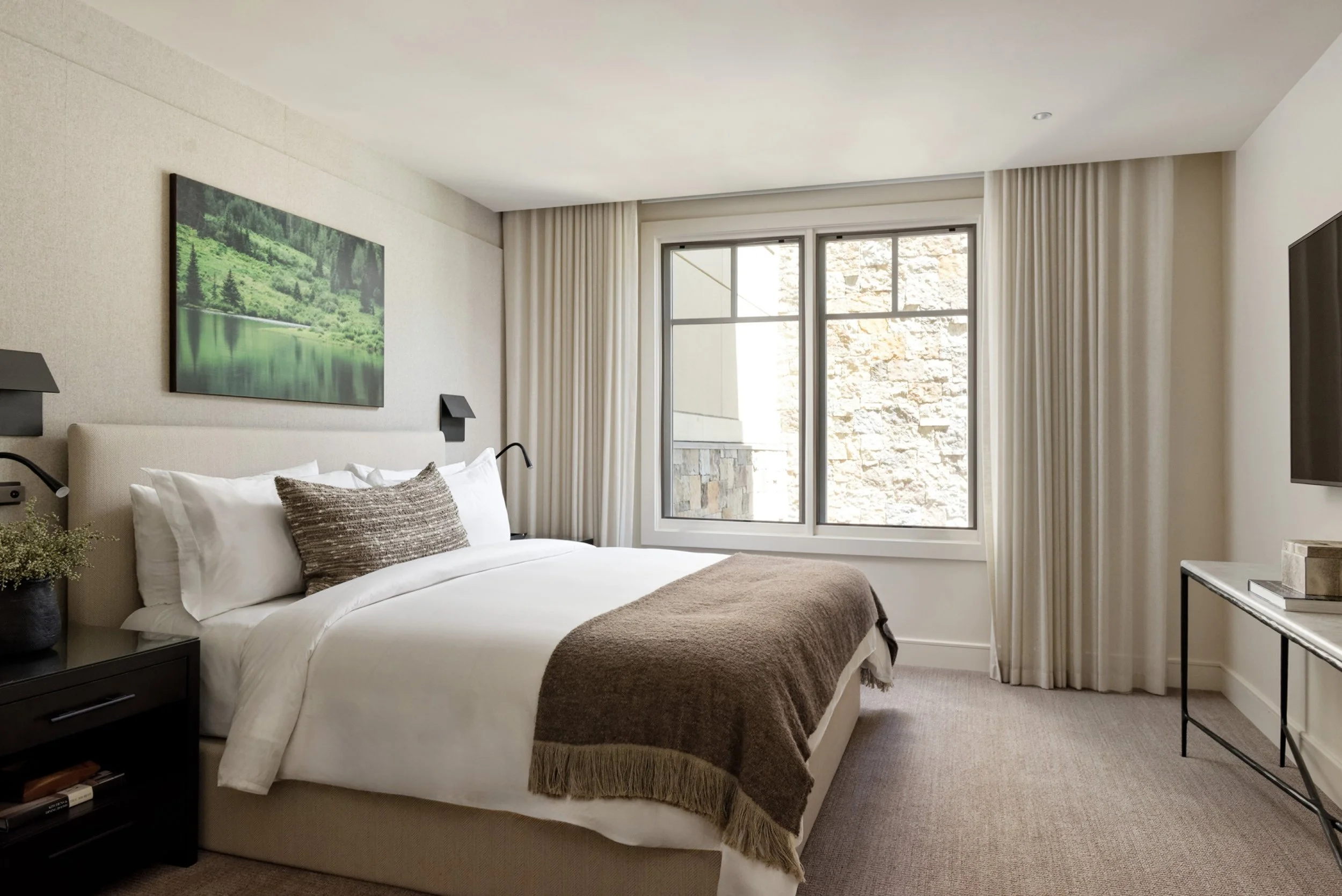 04-Four-Seasons-Vail-Lovers-Leap-Six-Bedroom-Residence-King-Bedroom.jpg