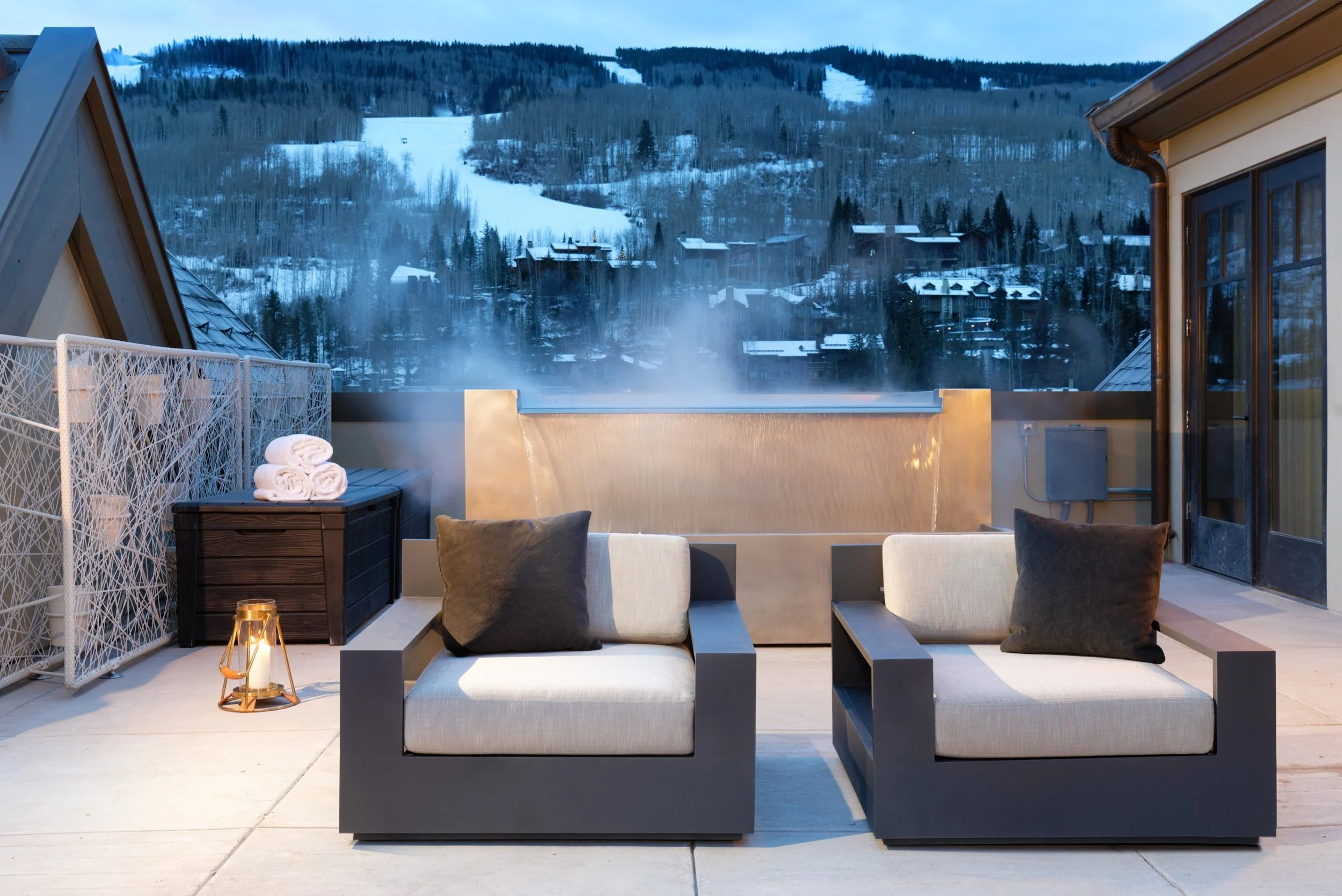 04-Four-Seasons-Vail-Riva-Ridge-Residence-Terrace-and-Hot-Tub.jpg