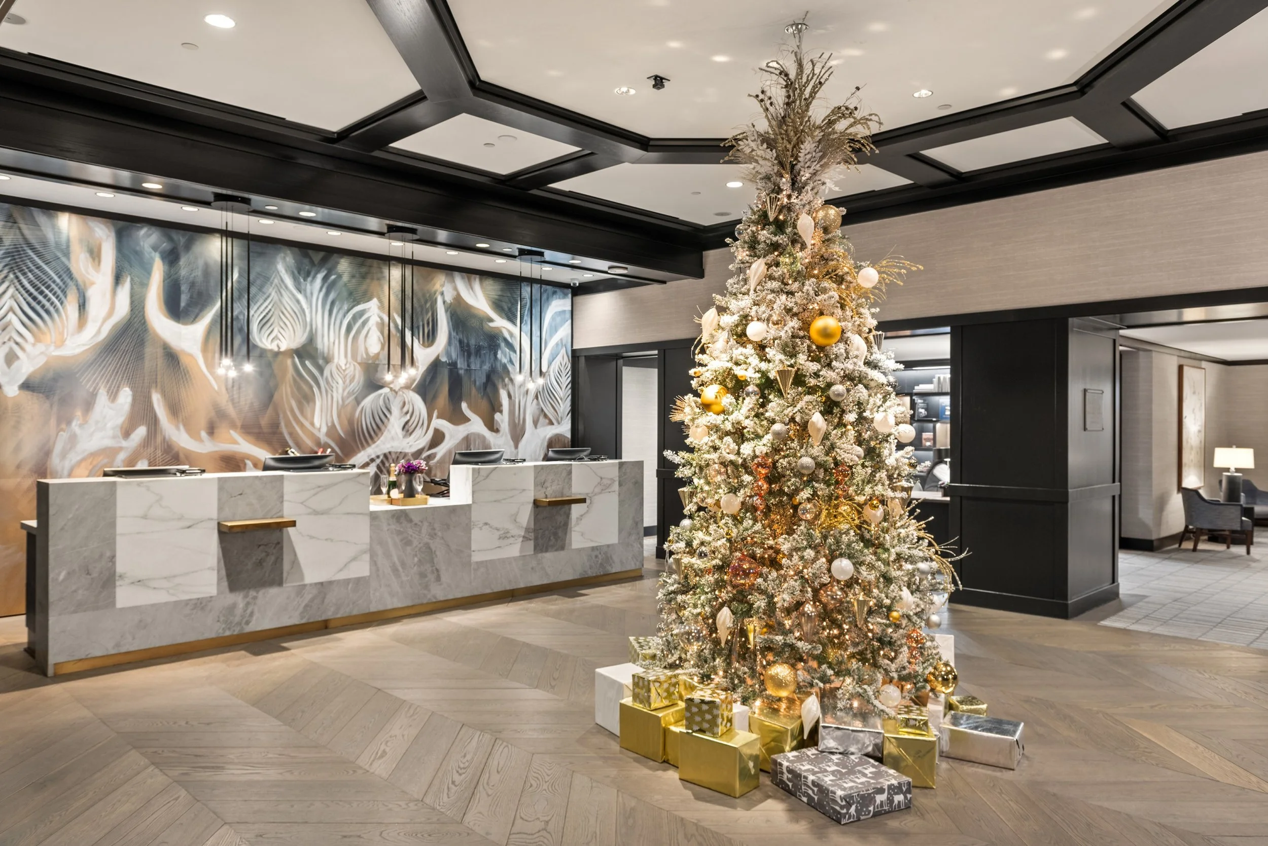 10-Four-Seasons-Vail-Hotel-Reception-and-Public-Space.jpg