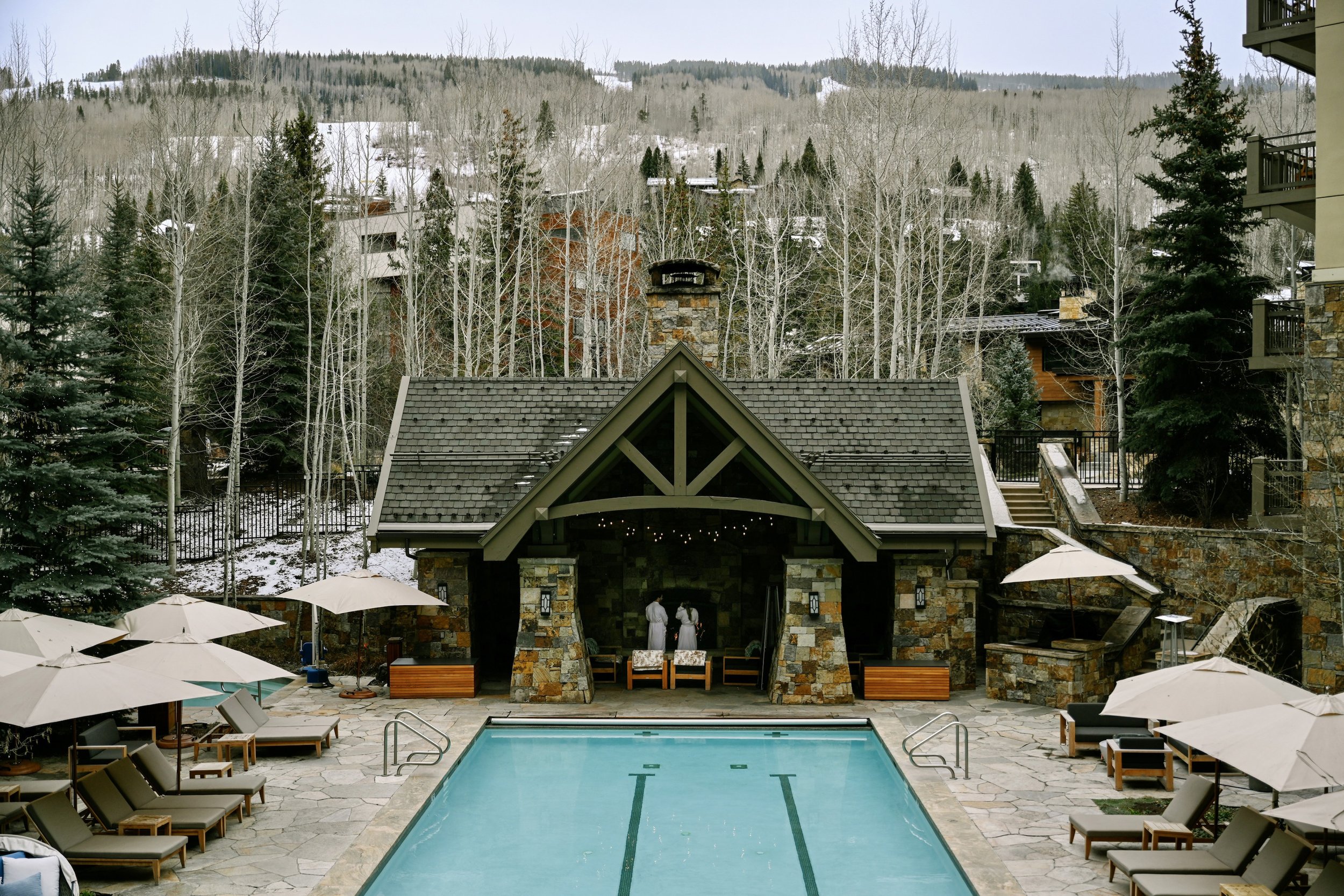 12-Four-Seasons-Vail-Resort-Pool-and-Snowy-Courtyard.jpg