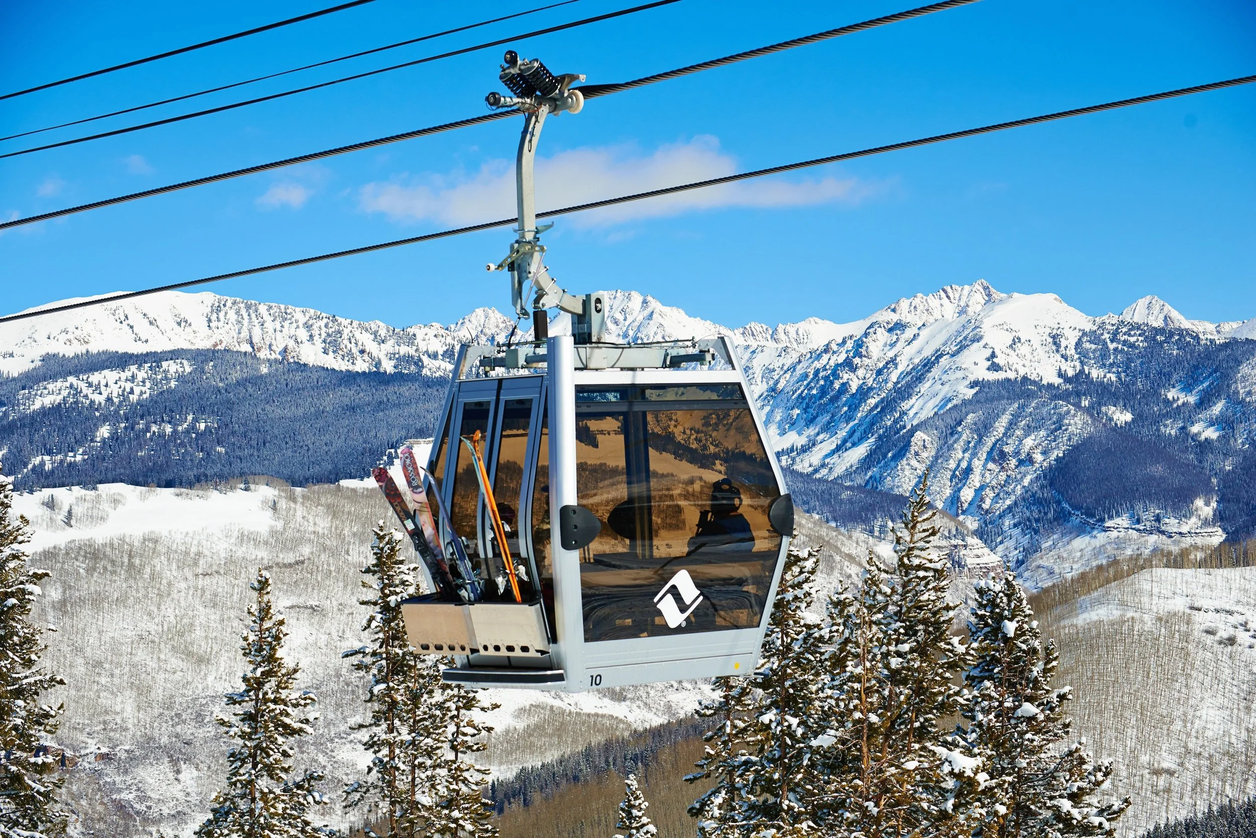 13-Four-Seasons-Vail-Vail-Gondola-Mountain-Transport.jpg